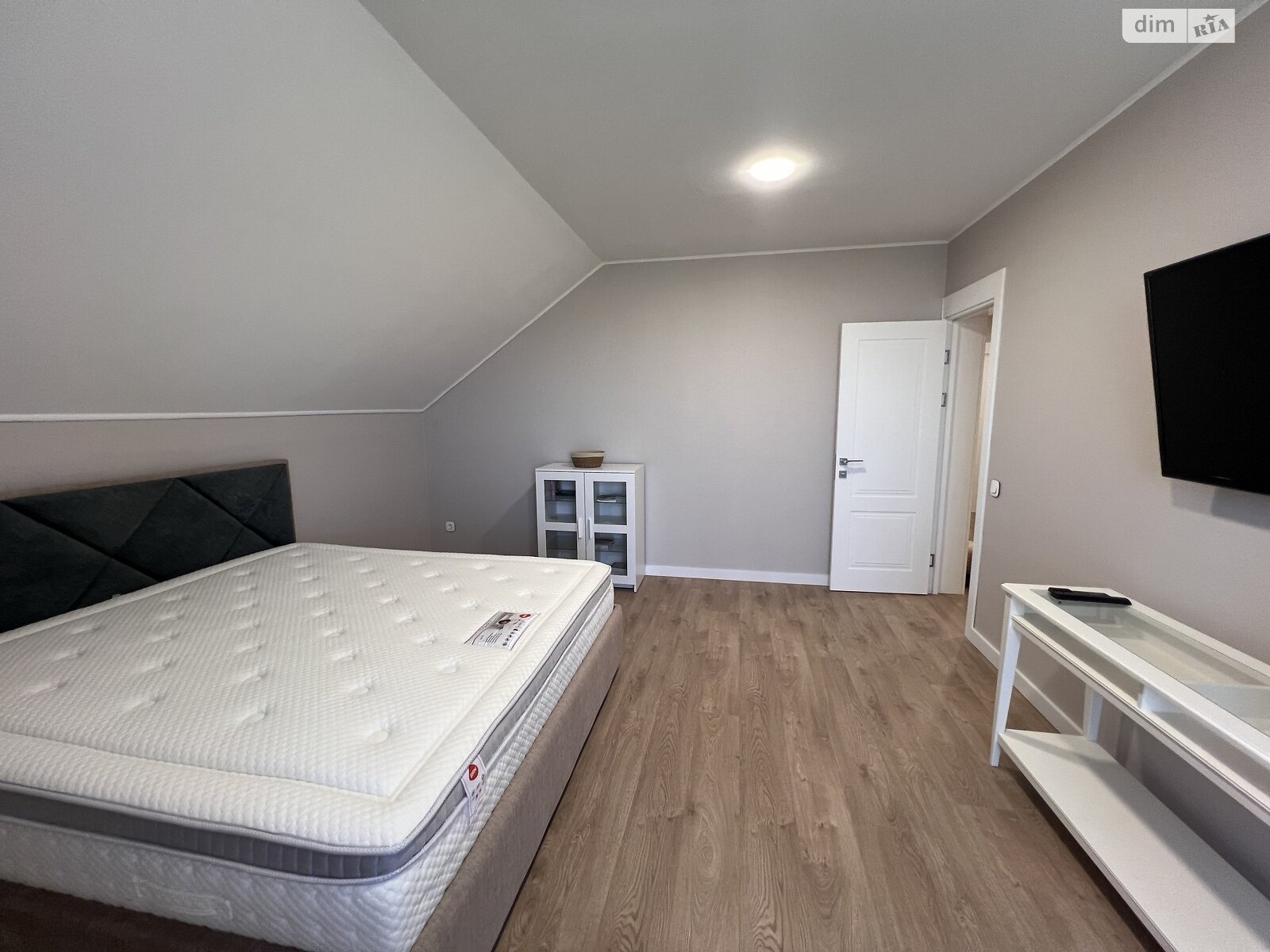 двоповерховий будинок з гаражем, 250 кв. м, цегла. Продаж у Красилівці фото 1 двоповерховий будинок з гаражем, 250 кв. м, цегла. Продаж у Красилівці фото 1