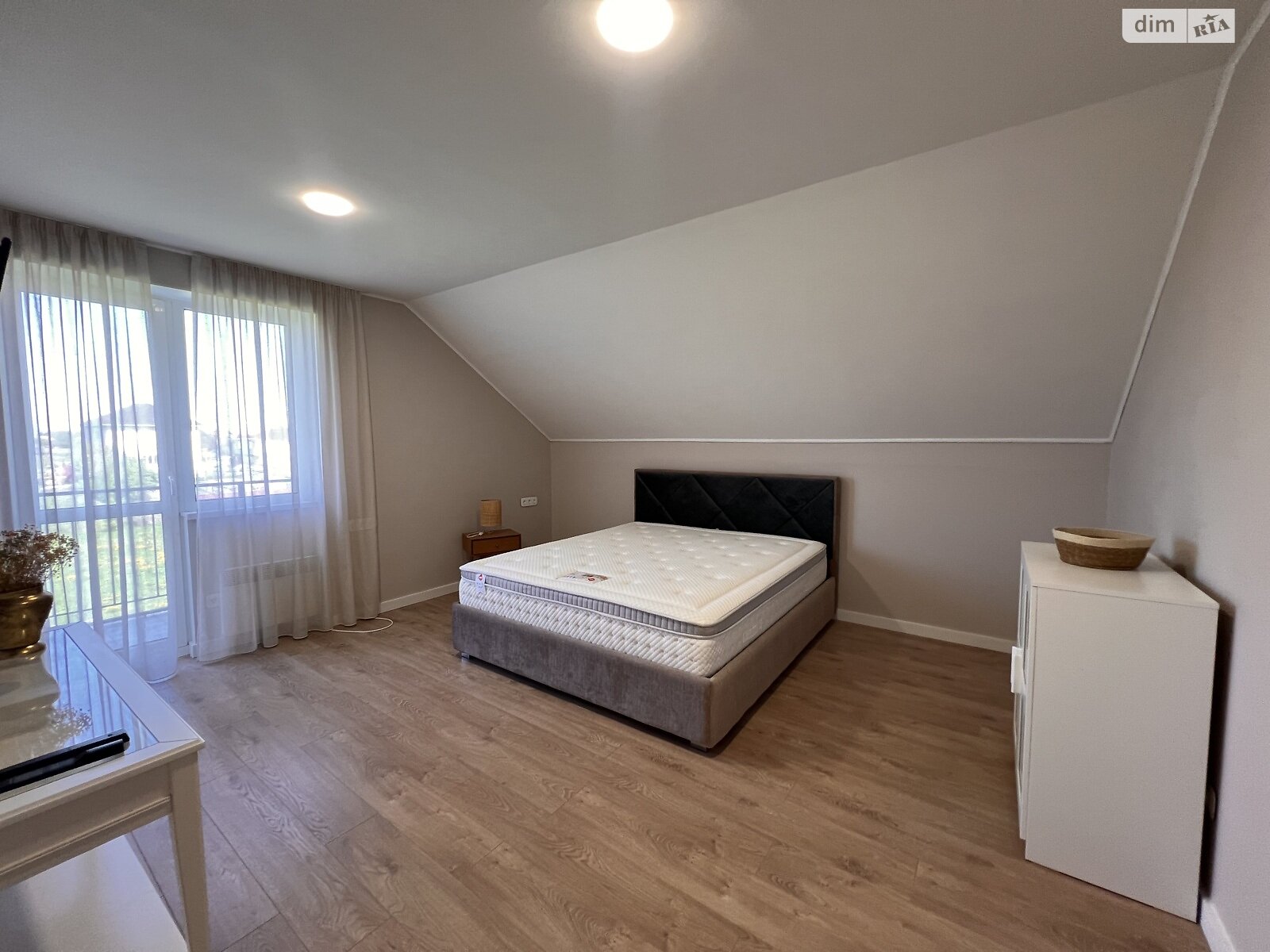двоповерховий будинок з гаражем, 250 кв. м, цегла. Продаж у Красилівці фото 1 двоповерховий будинок з гаражем, 250 кв. м, цегла. Продаж у Красилівці фото 1
