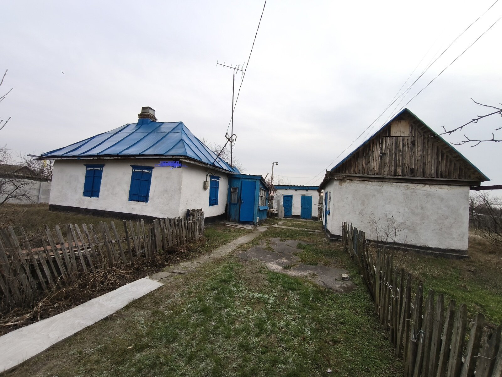 одноэтажный дом с отоплением, 35 кв. м, глинобитный. Продажа в Кременчуге район Автозаводской фото 1 одноэтажный дом с отоплением, 35 кв. м, глинобитный. Продажа в Кременчуге район Автозаводской фото 1