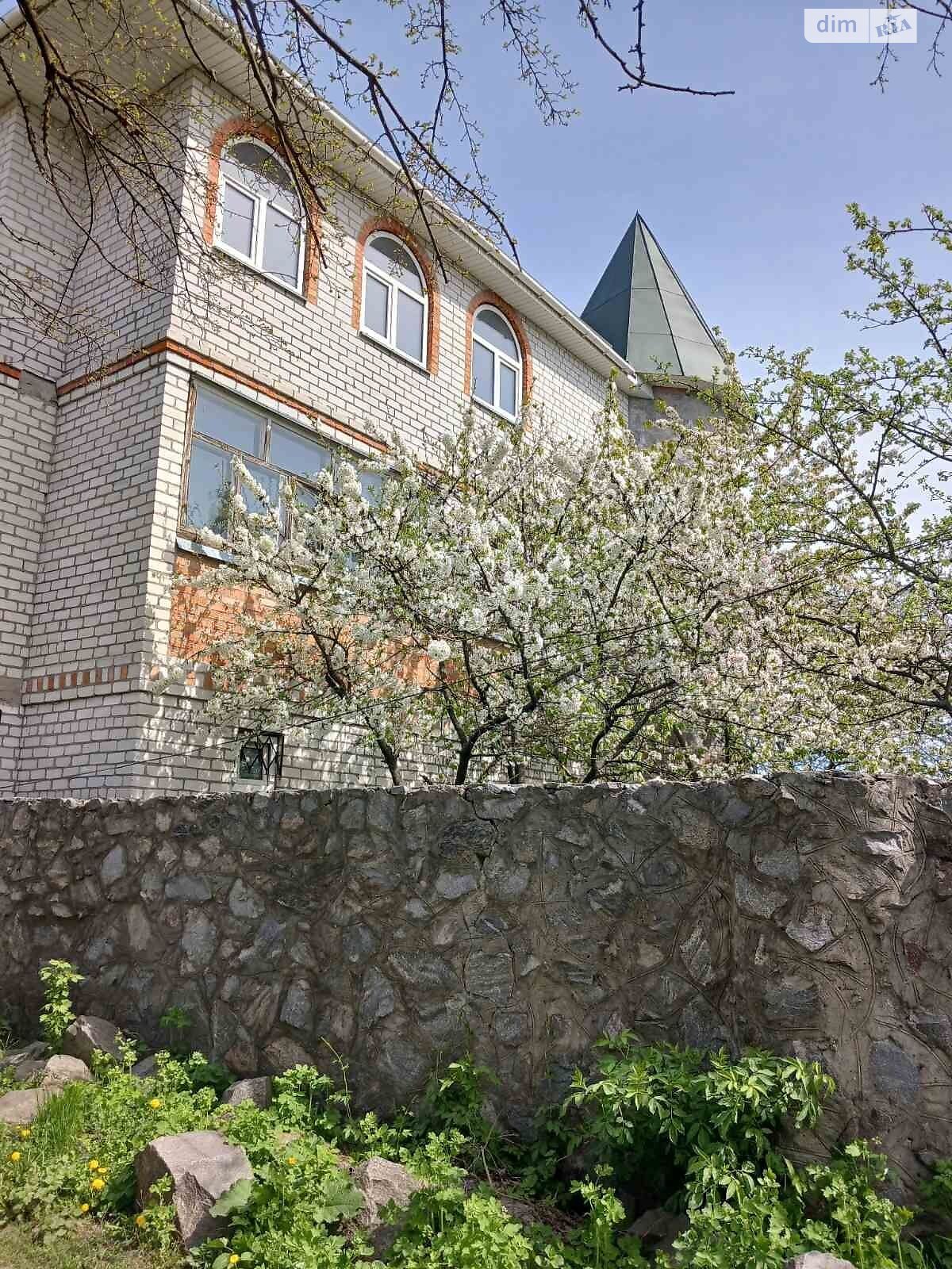 трехэтажный дом с отоплением, 263 кв. м, кирпич. Продажа в Кременчуге фото 1 трехэтажный дом с отоплением, 263 кв. м, кирпич. Продажа в Кременчуге фото 1