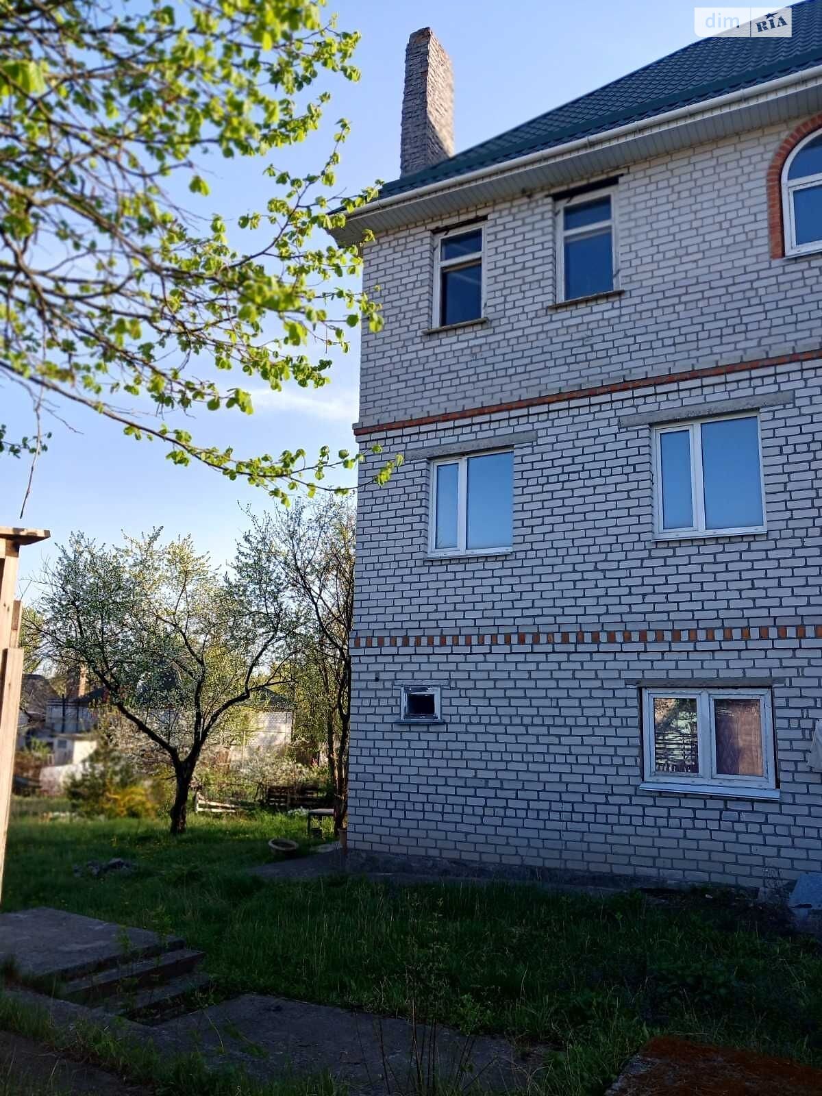 трехэтажный дом с отоплением, 263 кв. м, кирпич. Продажа в Кременчуге фото 1 трехэтажный дом с отоплением, 263 кв. м, кирпич. Продажа в Кременчуге фото 1