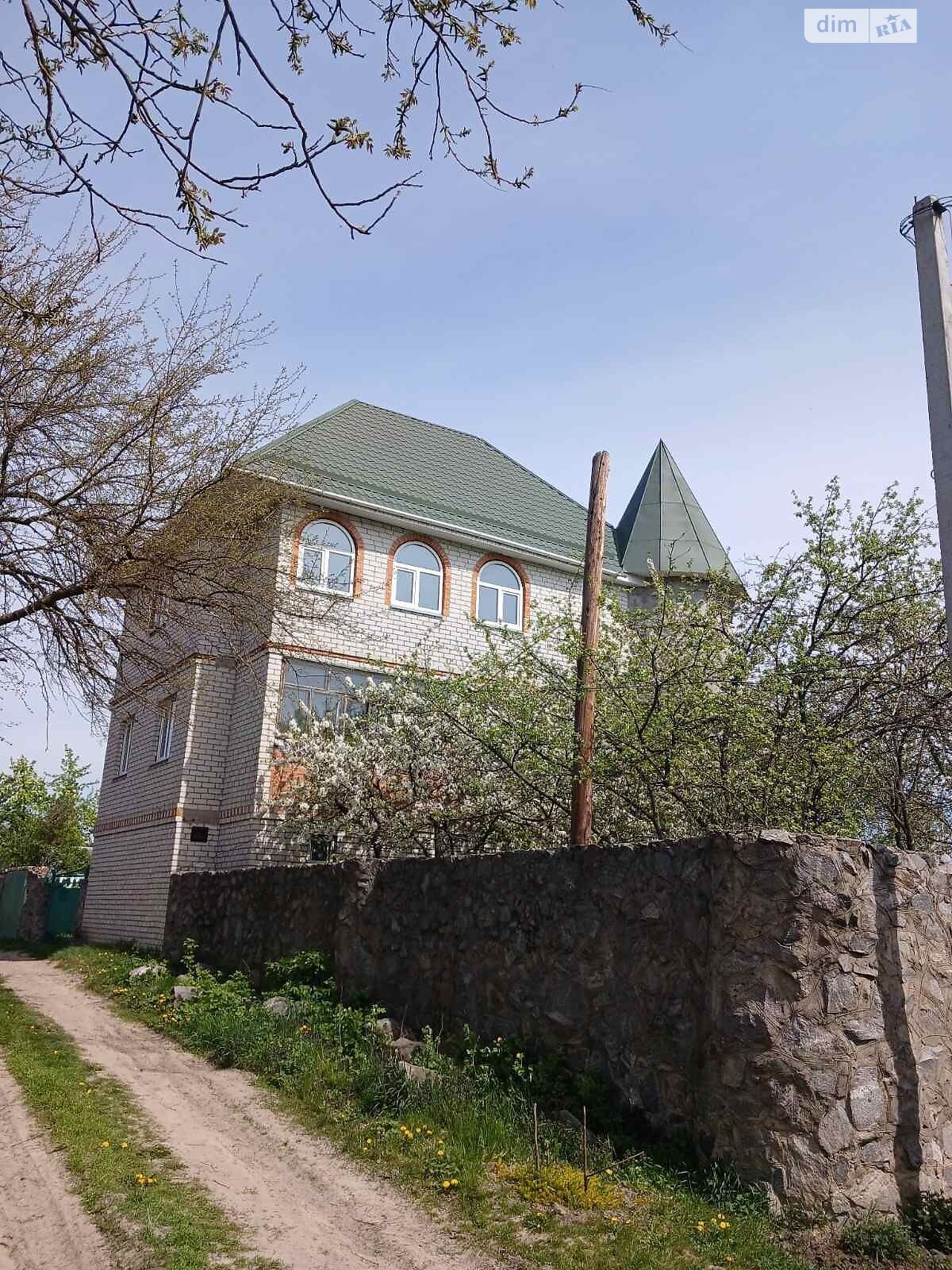трехэтажный дом с отоплением, 263 кв. м, кирпич. Продажа в Кременчуге фото 1 трехэтажный дом с отоплением, 263 кв. м, кирпич. Продажа в Кременчуге фото 1