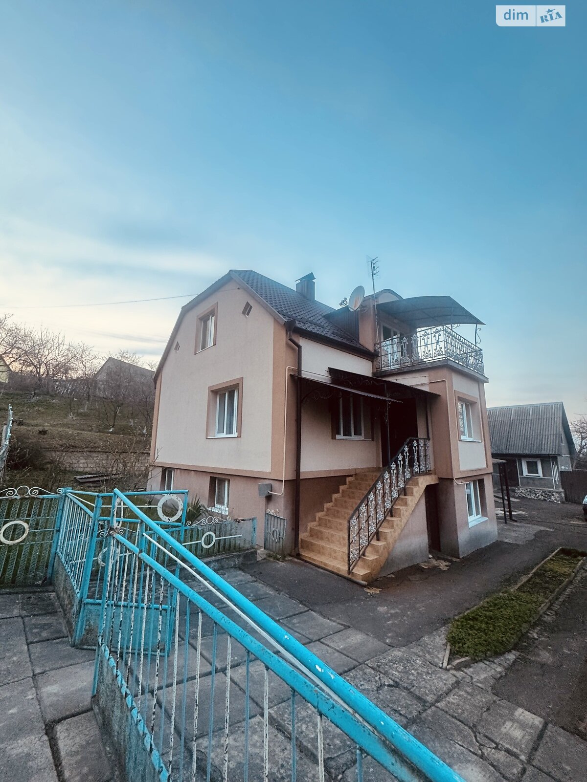 трехэтажный дом с гаражом, 183.2 кв. м, кирпич. Продажа в Кременце район Кременец фото 1 трехэтажный дом с гаражом, 183.2 кв. м, кирпич. Продажа в Кременце район Кременец фото 1