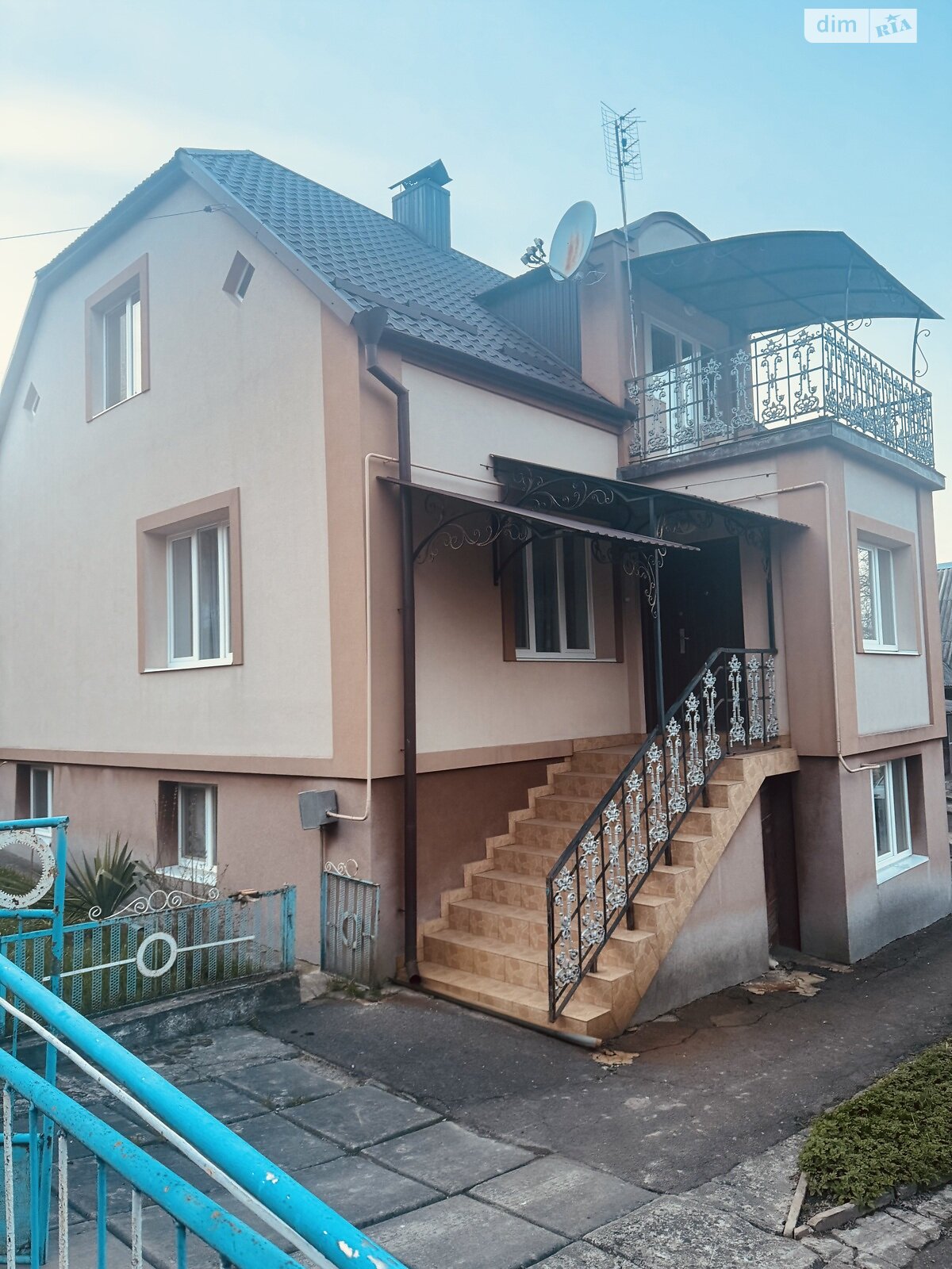трехэтажный дом с гаражом, 183.2 кв. м, кирпич. Продажа в Кременце район Кременец фото 1 трехэтажный дом с гаражом, 183.2 кв. м, кирпич. Продажа в Кременце район Кременец фото 1