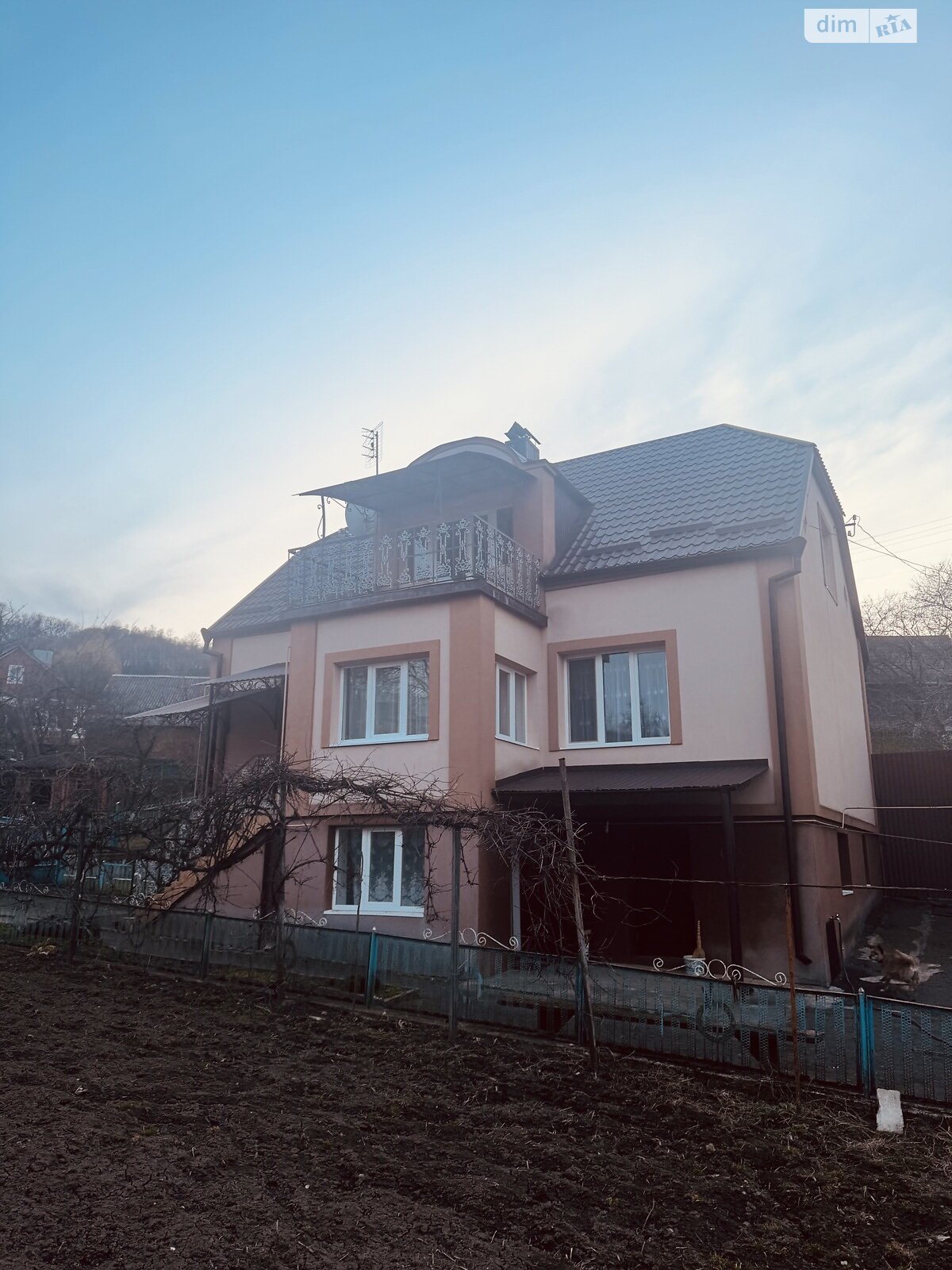 трехэтажный дом с гаражом, 183.2 кв. м, кирпич. Продажа в Кременце район Кременец фото 1 трехэтажный дом с гаражом, 183.2 кв. м, кирпич. Продажа в Кременце район Кременец фото 1