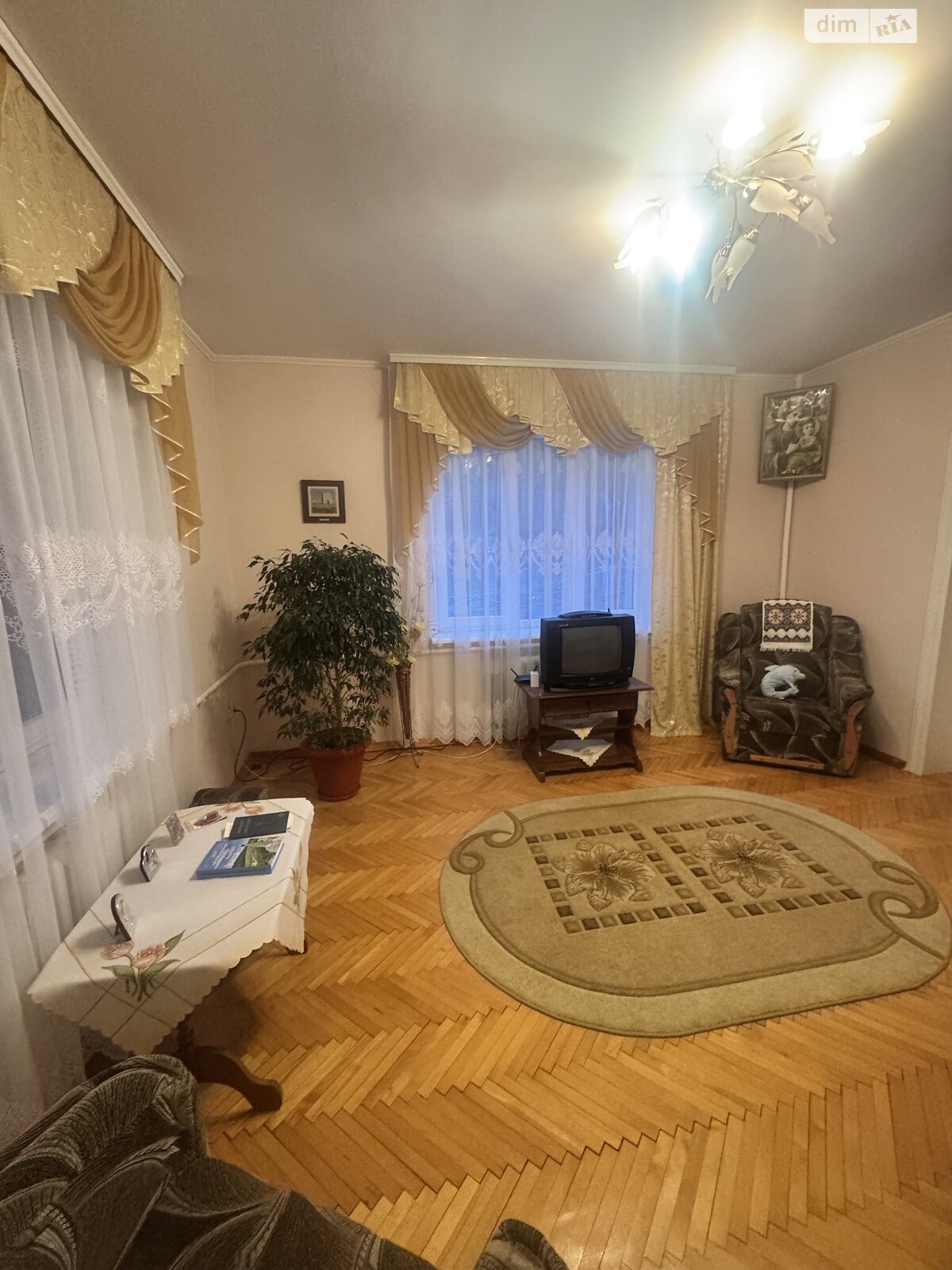 трехэтажный дом с гаражом, 183.2 кв. м, кирпич. Продажа в Кременце район Кременец фото 1 трехэтажный дом с гаражом, 183.2 кв. м, кирпич. Продажа в Кременце район Кременец фото 1