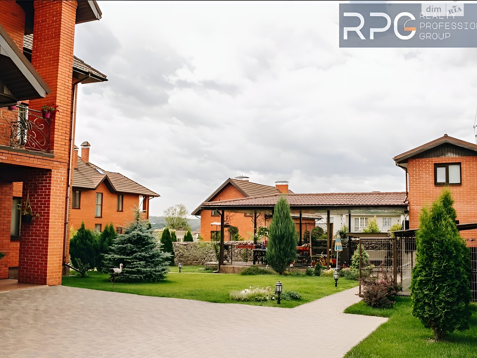 двухэтажный дом с верандой, 395 кв. м, кирпич. Продажа в Кременище фото 1 двухэтажный дом с верандой, 395 кв. м, кирпич. Продажа в Кременище фото 1