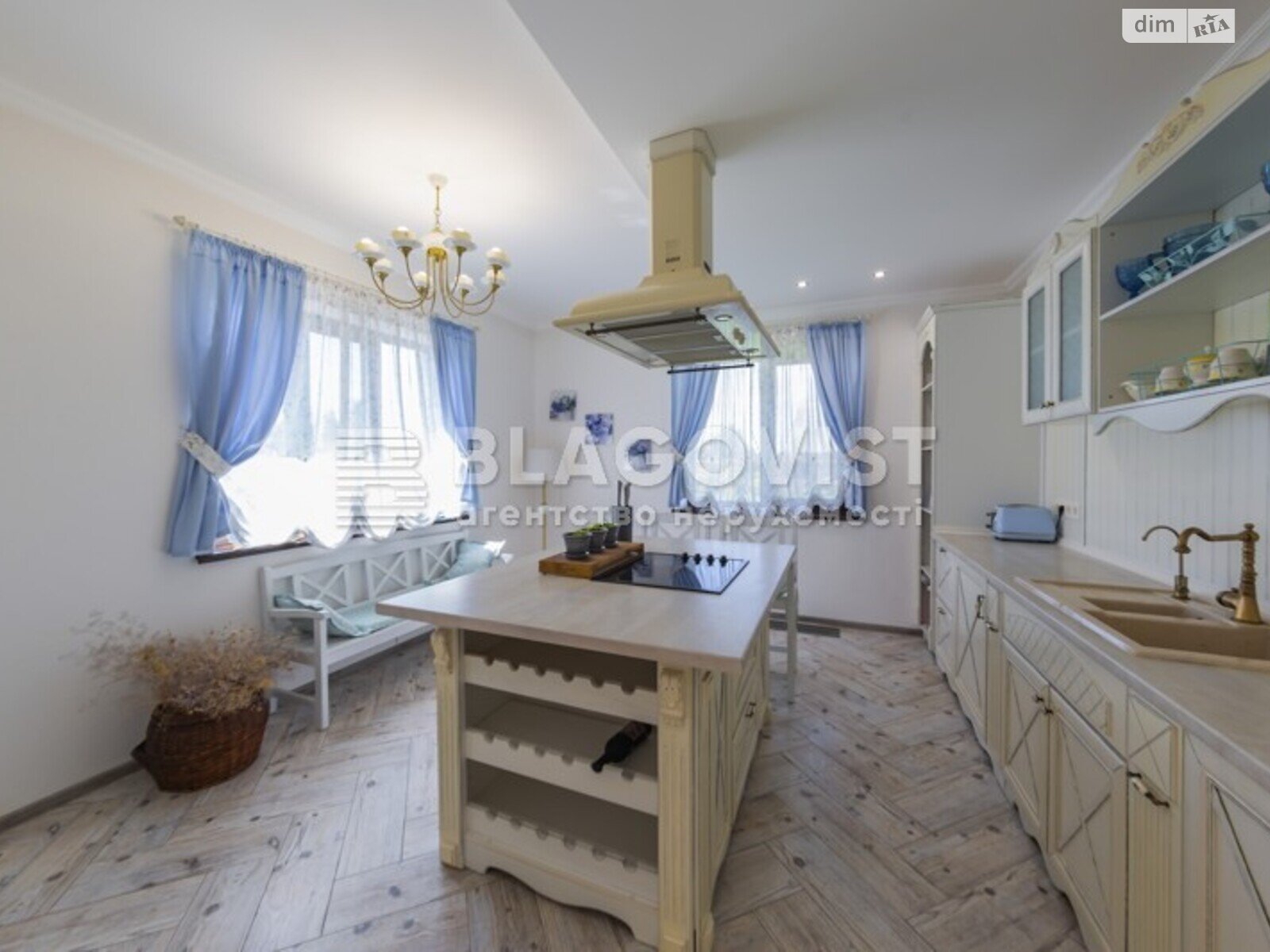 двухэтажный дом, 356 кв. м, кирпич. Продажа в Креничах фото 1