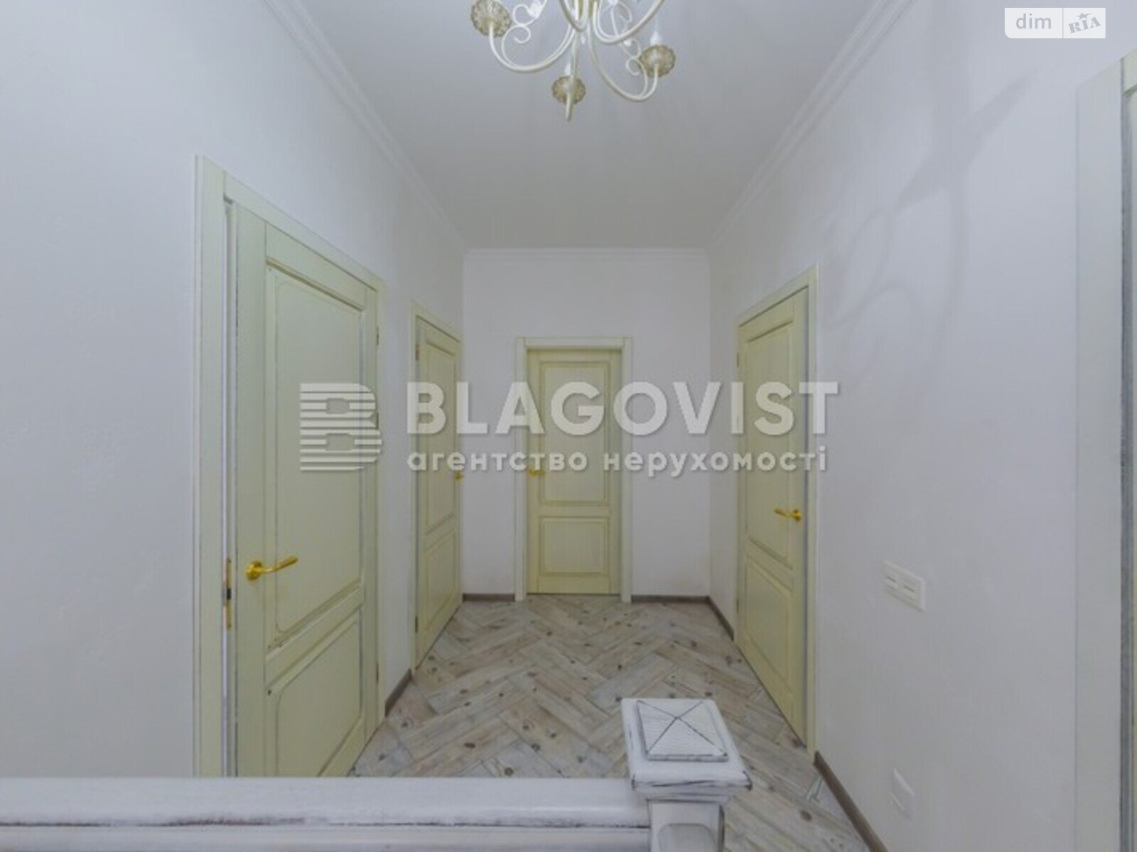 двухэтажный дом, 356 кв. м, кирпич. Продажа в Креничах фото 1