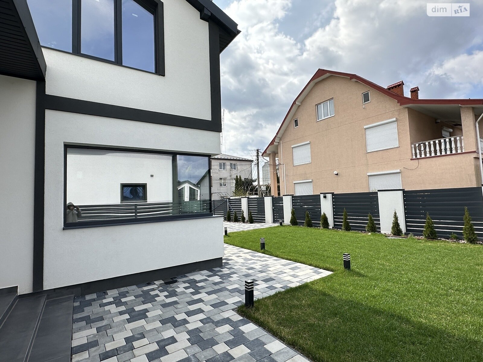двоповерховий будинок з гаражем, 215 кв. м, цегла. Продаж у Крихівцях фото 1 двоповерховий будинок з гаражем, 215 кв. м, цегла. Продаж у Крихівцях фото 1