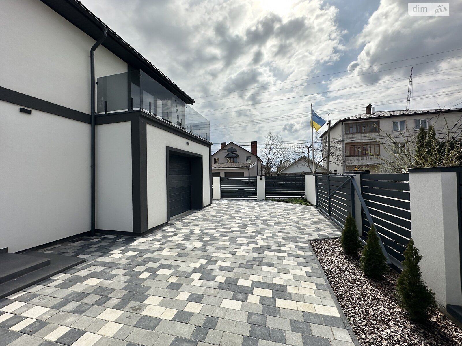 двоповерховий будинок з гаражем, 215 кв. м, цегла. Продаж у Крихівцях фото 1 двоповерховий будинок з гаражем, 215 кв. м, цегла. Продаж у Крихівцях фото 1