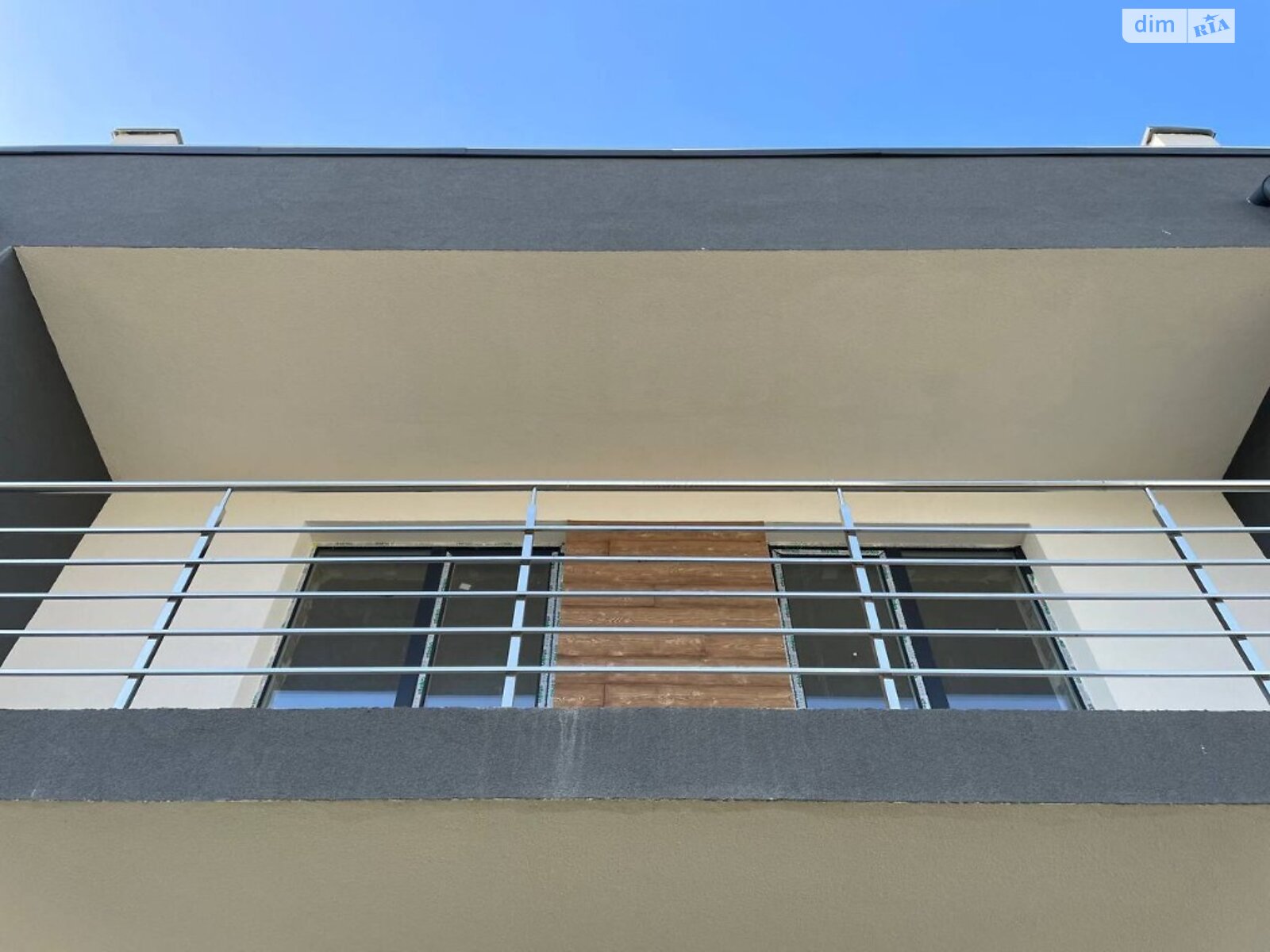 трехэтажный дом с балконом, 159 кв. м, кирпич. Продажа в Криховцах фото 1