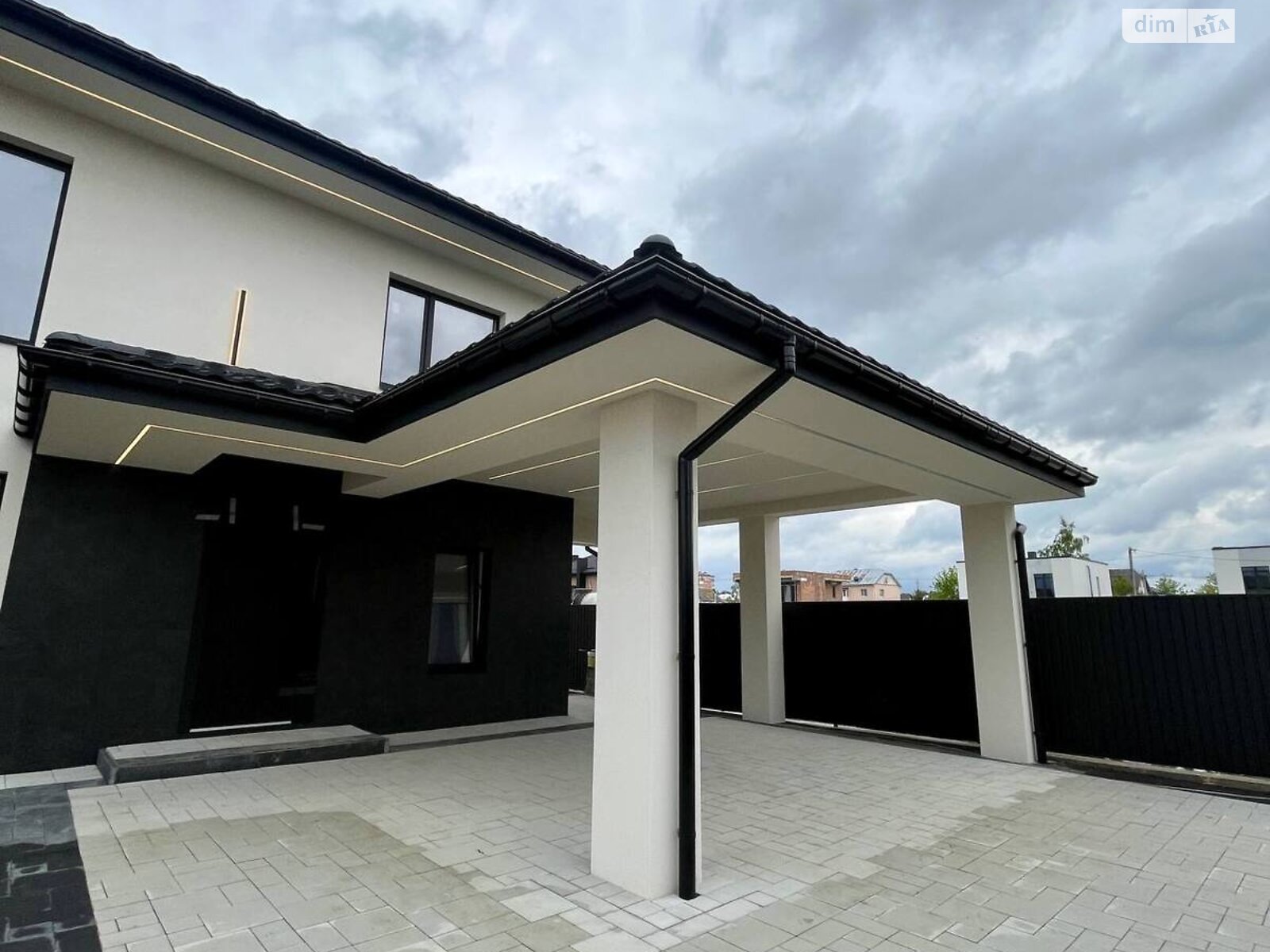 двухэтажный дом с верандой, 160 кв. м, кирпич. Продажа в Криховцах фото 1 двухэтажный дом с верандой, 160 кв. м, кирпич. Продажа в Криховцах фото 1