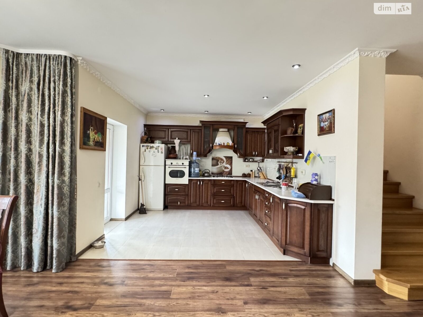 двухэтажный дом с гаражом, 357.6 кв. м, кирпич. Продажа в Крилосе фото 1 двухэтажный дом с гаражом, 357.6 кв. м, кирпич. Продажа в Крилосе фото 1
