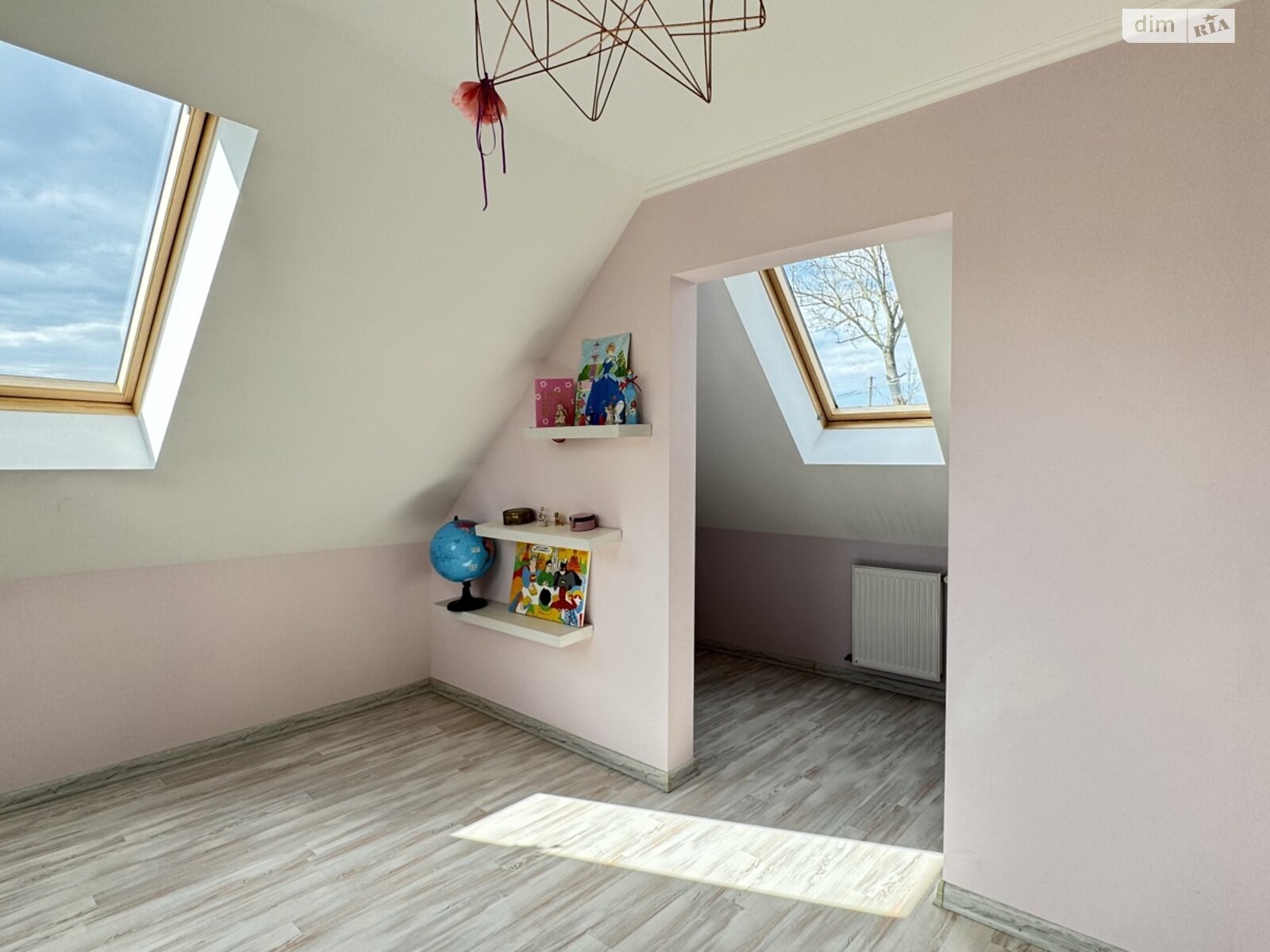 двухэтажный дом с гаражом, 357.6 кв. м, кирпич. Продажа в Крилосе фото 1 двухэтажный дом с гаражом, 357.6 кв. м, кирпич. Продажа в Крилосе фото 1