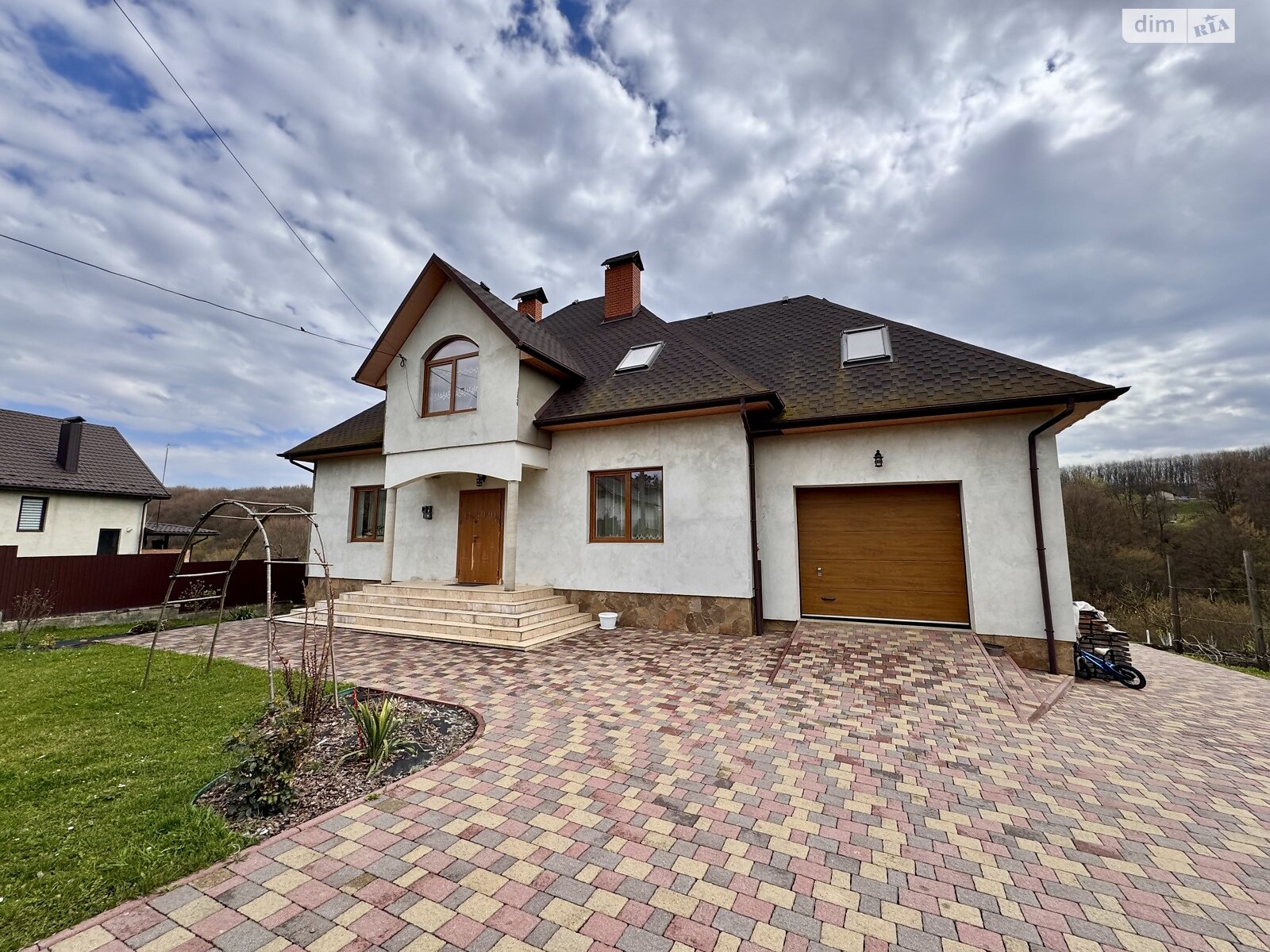 двухэтажный дом с гаражом, 357.6 кв. м, кирпич. Продажа в Крилосе фото 1 двухэтажный дом с гаражом, 357.6 кв. м, кирпич. Продажа в Крилосе фото 1