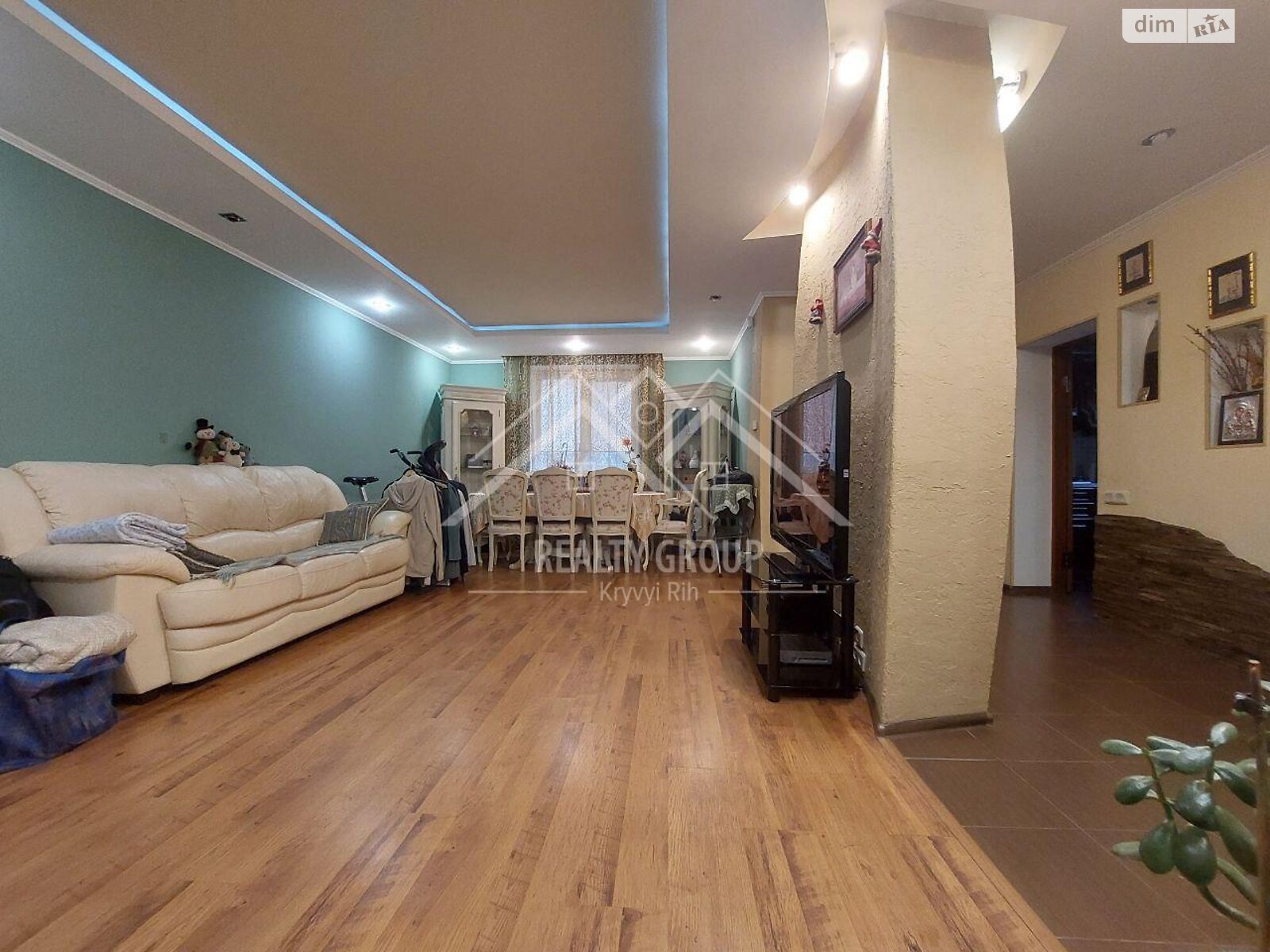 трехэтажный дом с гаражом, 208.3 кв. м, кирпич. Продажа в Кривом Роге район Центрально-Городской фото 1 трехэтажный дом с гаражом, 208.3 кв. м, кирпич. Продажа в Кривом Роге район Центрально-Городской фото 1