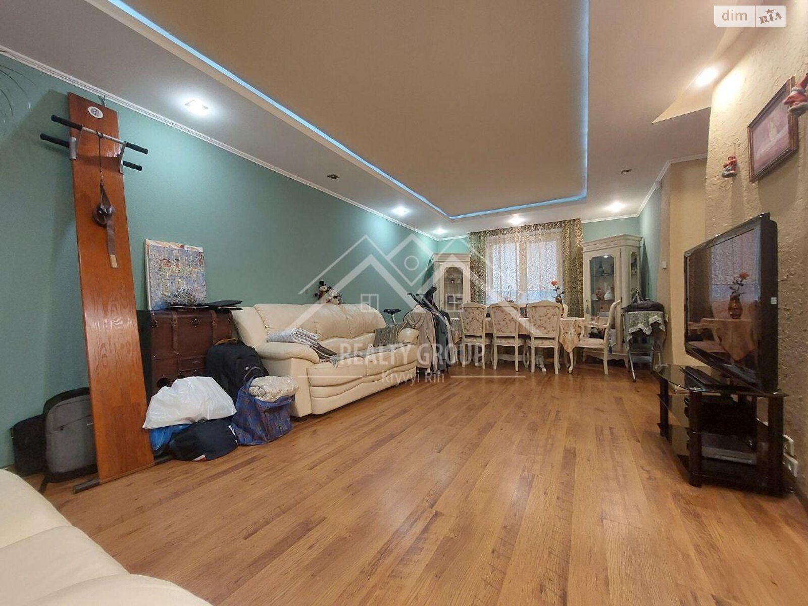 трехэтажный дом с гаражом, 208.3 кв. м, кирпич. Продажа в Кривом Роге район Центрально-Городской фото 1 трехэтажный дом с гаражом, 208.3 кв. м, кирпич. Продажа в Кривом Роге район Центрально-Городской фото 1