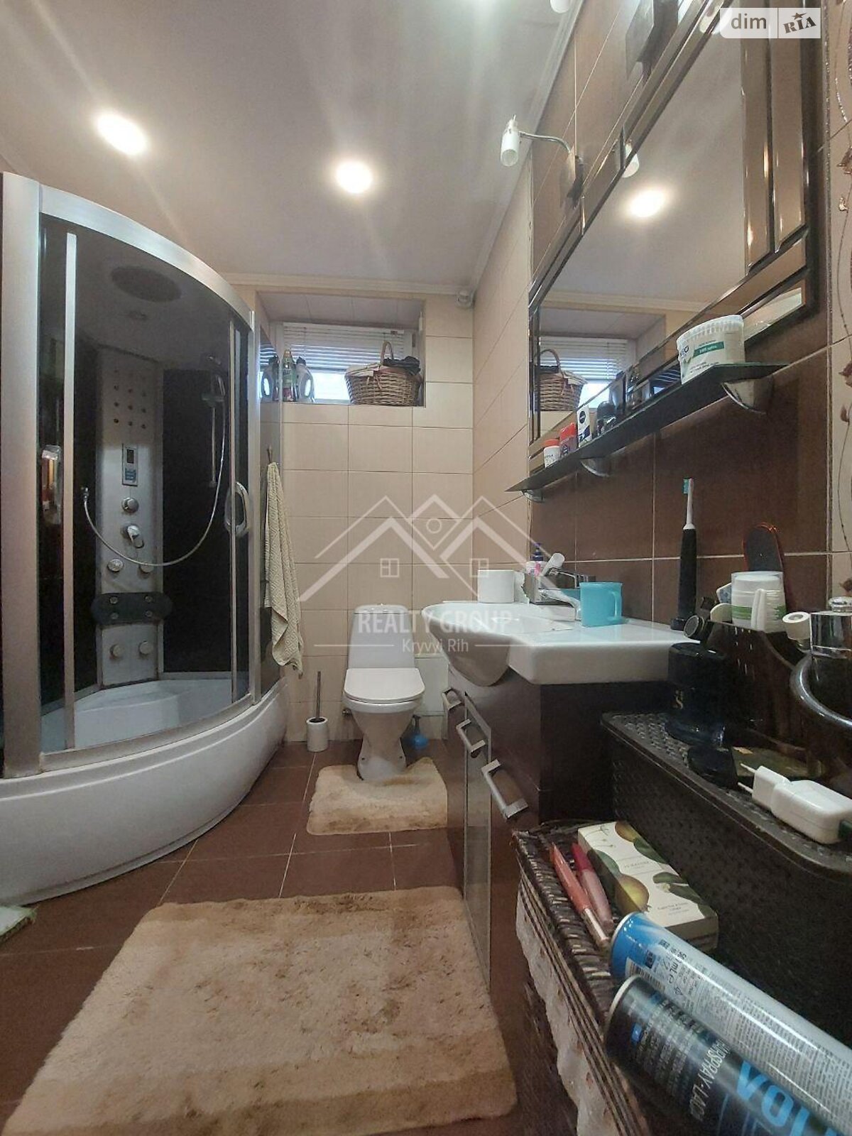 трехэтажный дом с гаражом, 208.3 кв. м, кирпич. Продажа в Кривом Роге район Центрально-Городской фото 1 трехэтажный дом с гаражом, 208.3 кв. м, кирпич. Продажа в Кривом Роге район Центрально-Городской фото 1