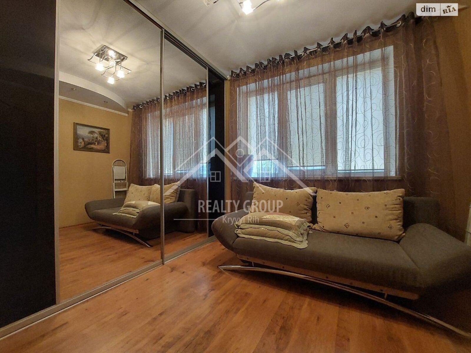 трехэтажный дом с гаражом, 208.3 кв. м, кирпич. Продажа в Кривом Роге район Центрально-Городской фото 1 трехэтажный дом с гаражом, 208.3 кв. м, кирпич. Продажа в Кривом Роге район Центрально-Городской фото 1