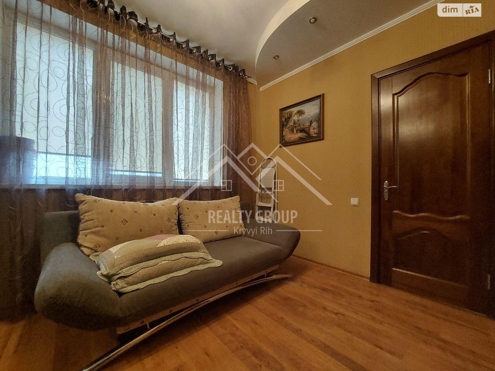 трехэтажный дом с гаражом, 208.3 кв. м, кирпич. Продажа в Кривом Роге район Центрально-Городской фото 1 трехэтажный дом с гаражом, 208.3 кв. м, кирпич. Продажа в Кривом Роге район Центрально-Городской фото 1