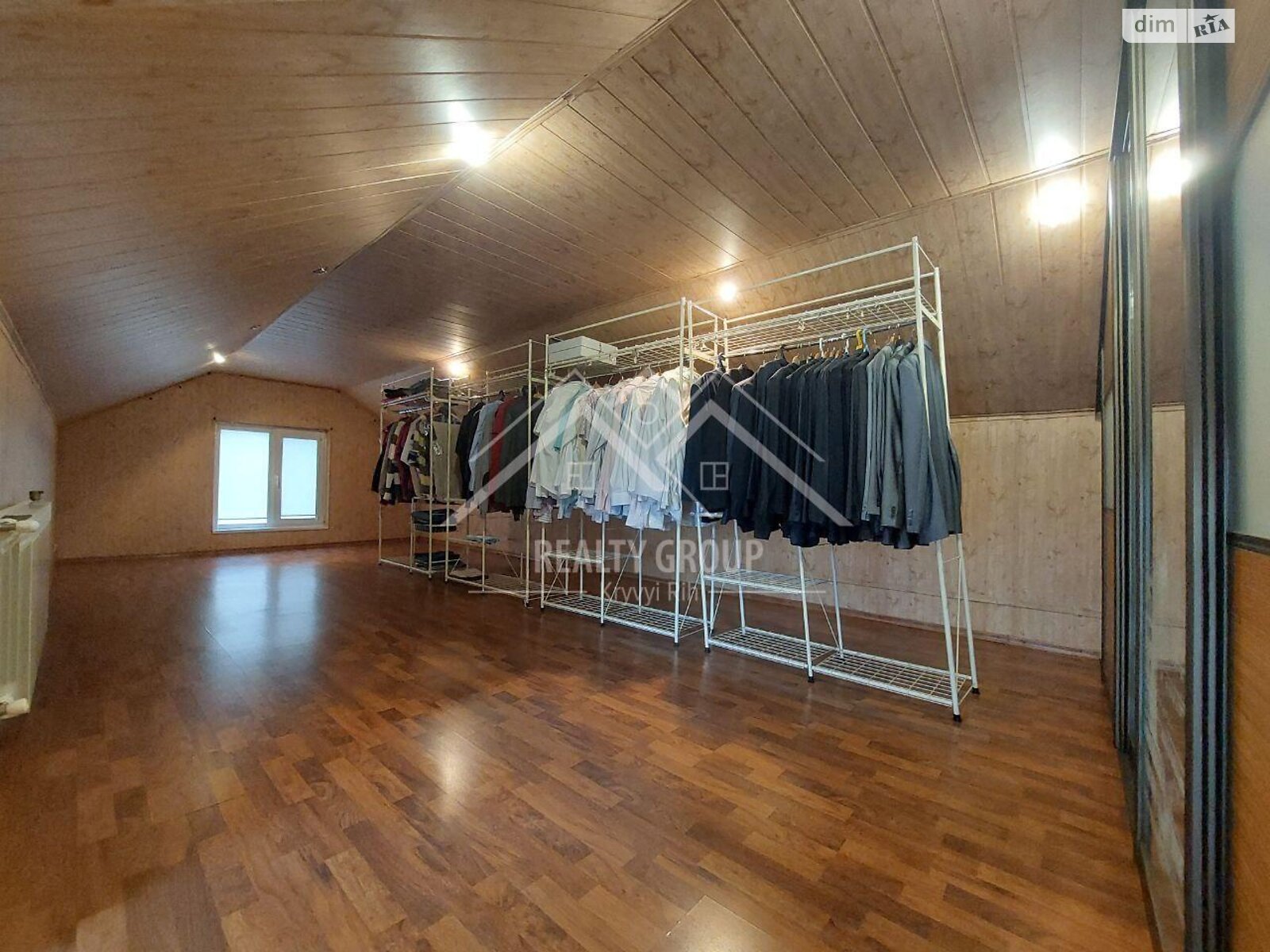 трехэтажный дом с гаражом, 208.3 кв. м, кирпич. Продажа в Кривом Роге район Центрально-Городской фото 1 трехэтажный дом с гаражом, 208.3 кв. м, кирпич. Продажа в Кривом Роге район Центрально-Городской фото 1