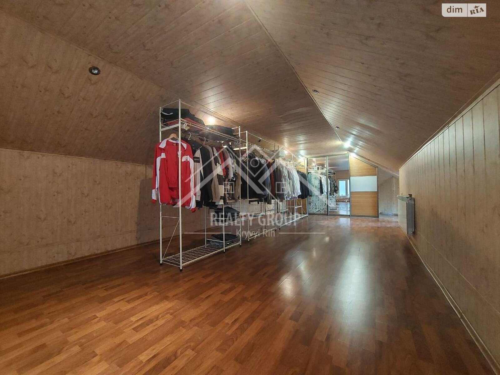 трехэтажный дом с гаражом, 208.3 кв. м, кирпич. Продажа в Кривом Роге район Центрально-Городской фото 1 трехэтажный дом с гаражом, 208.3 кв. м, кирпич. Продажа в Кривом Роге район Центрально-Городской фото 1