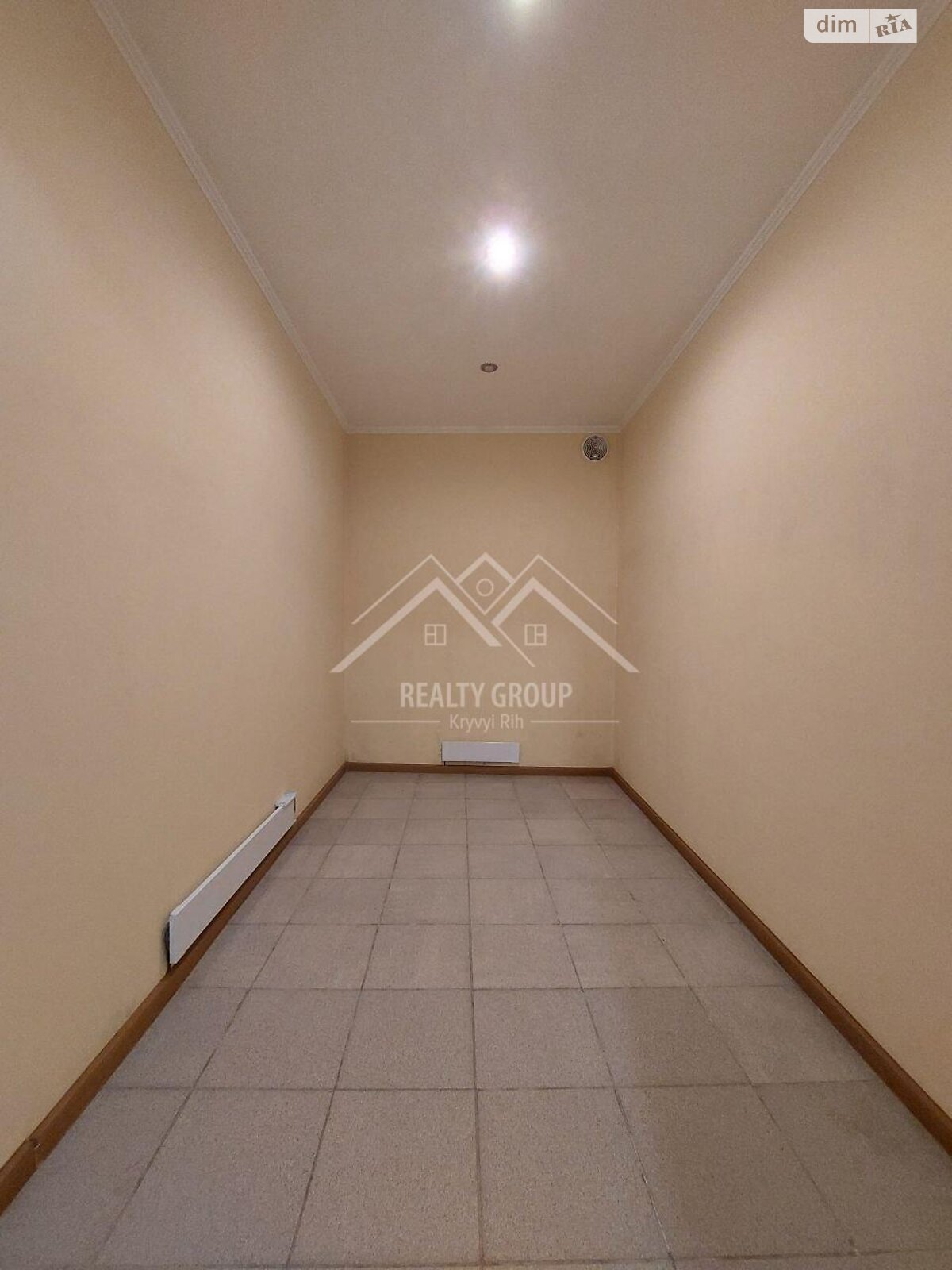 трехэтажный дом с гаражом, 208.3 кв. м, кирпич. Продажа в Кривом Роге район Центрально-Городской фото 1 трехэтажный дом с гаражом, 208.3 кв. м, кирпич. Продажа в Кривом Роге район Центрально-Городской фото 1