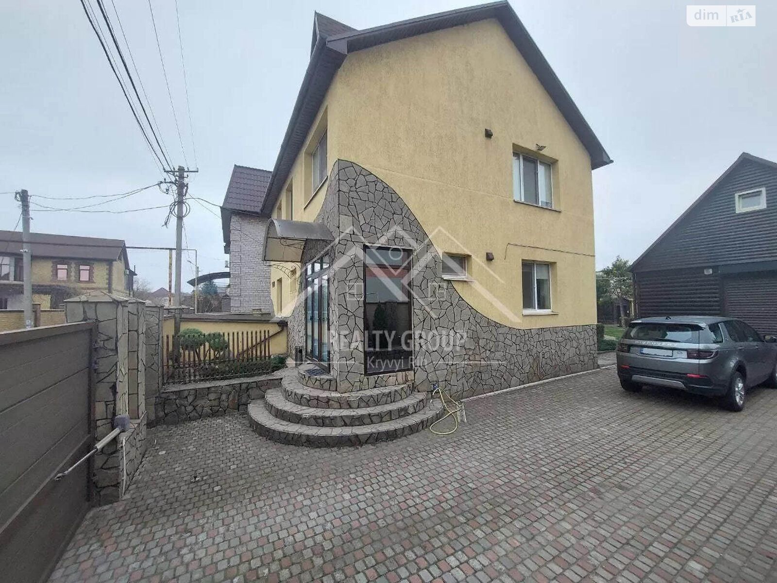 трехэтажный дом с гаражом, 208.3 кв. м, кирпич. Продажа в Кривом Роге район Центрально-Городской фото 1 трехэтажный дом с гаражом, 208.3 кв. м, кирпич. Продажа в Кривом Роге район Центрально-Городской фото 1