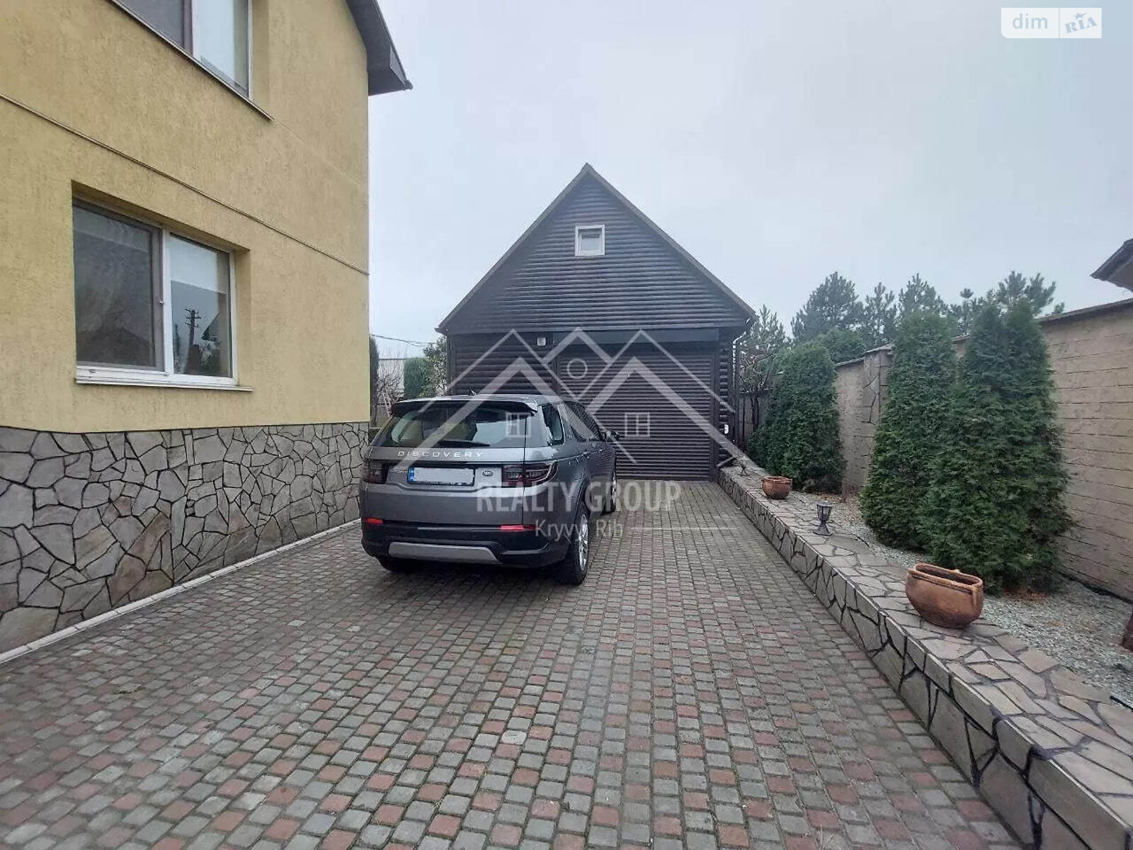 трехэтажный дом с гаражом, 208.3 кв. м, кирпич. Продажа в Кривом Роге район Центрально-Городской фото 1 трехэтажный дом с гаражом, 208.3 кв. м, кирпич. Продажа в Кривом Роге район Центрально-Городской фото 1