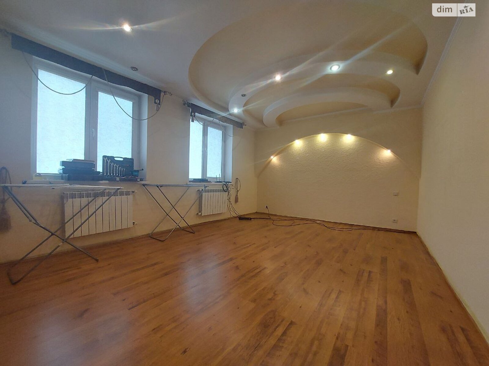 трехэтажный дом с гаражом, 208.3 кв. м, кирпич. Продажа в Кривом Роге район Центрально-Городской фото 1 трехэтажный дом с гаражом, 208.3 кв. м, кирпич. Продажа в Кривом Роге район Центрально-Городской фото 1
