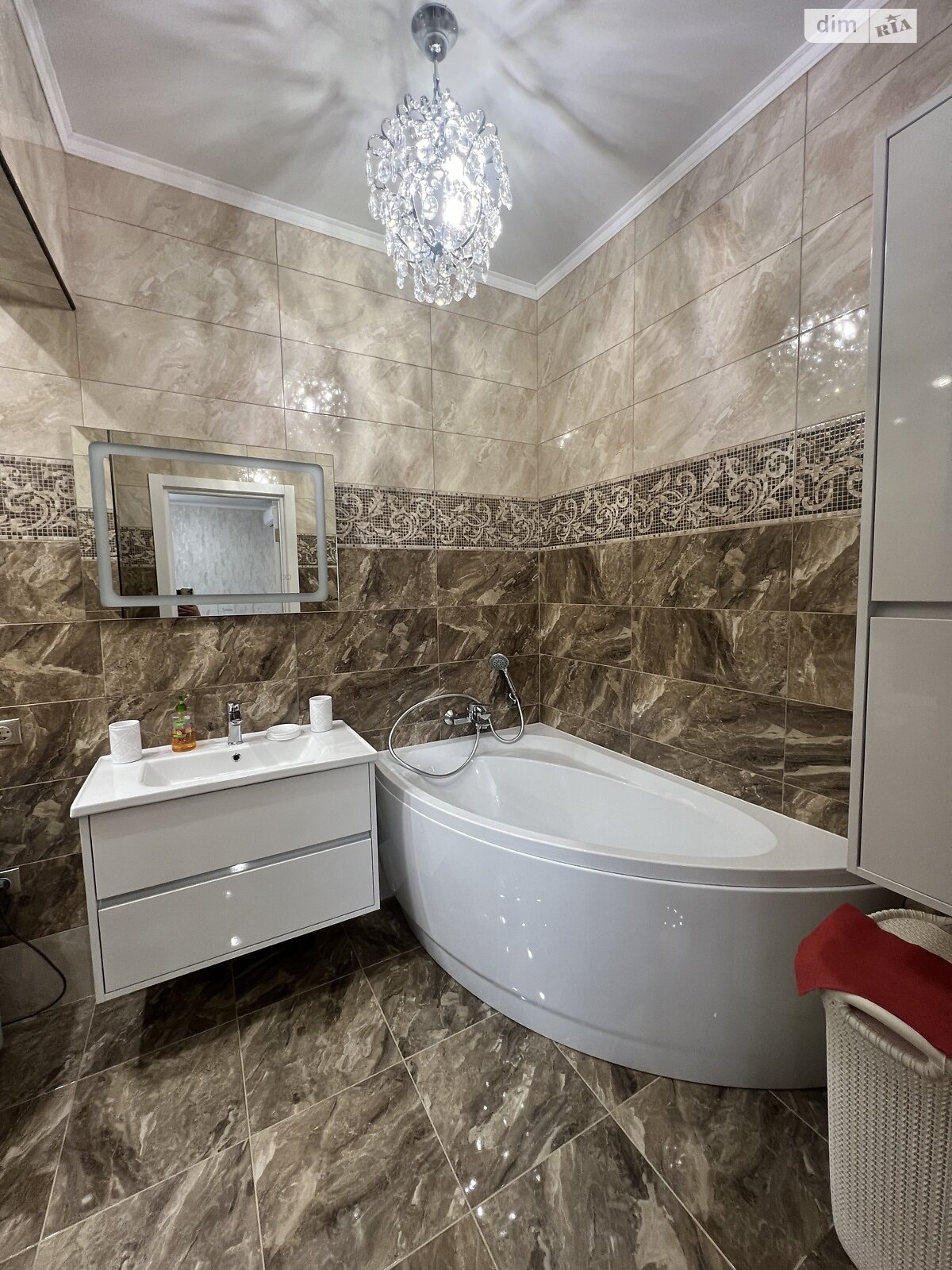 двухэтажный дом с гаражом, 272.9 кв. м, кирпич. Продажа в Кривом Роге район Саксаганский фото 1 двухэтажный дом с гаражом, 272.9 кв. м, кирпич. Продажа в Кривом Роге район Саксаганский фото 1