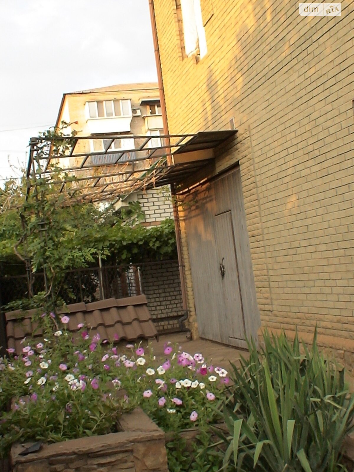 трехэтажный дом с гаражом, 490 кв. м, кирпич. Продажа в Кривом Роге район Центрально-Городской фото 1