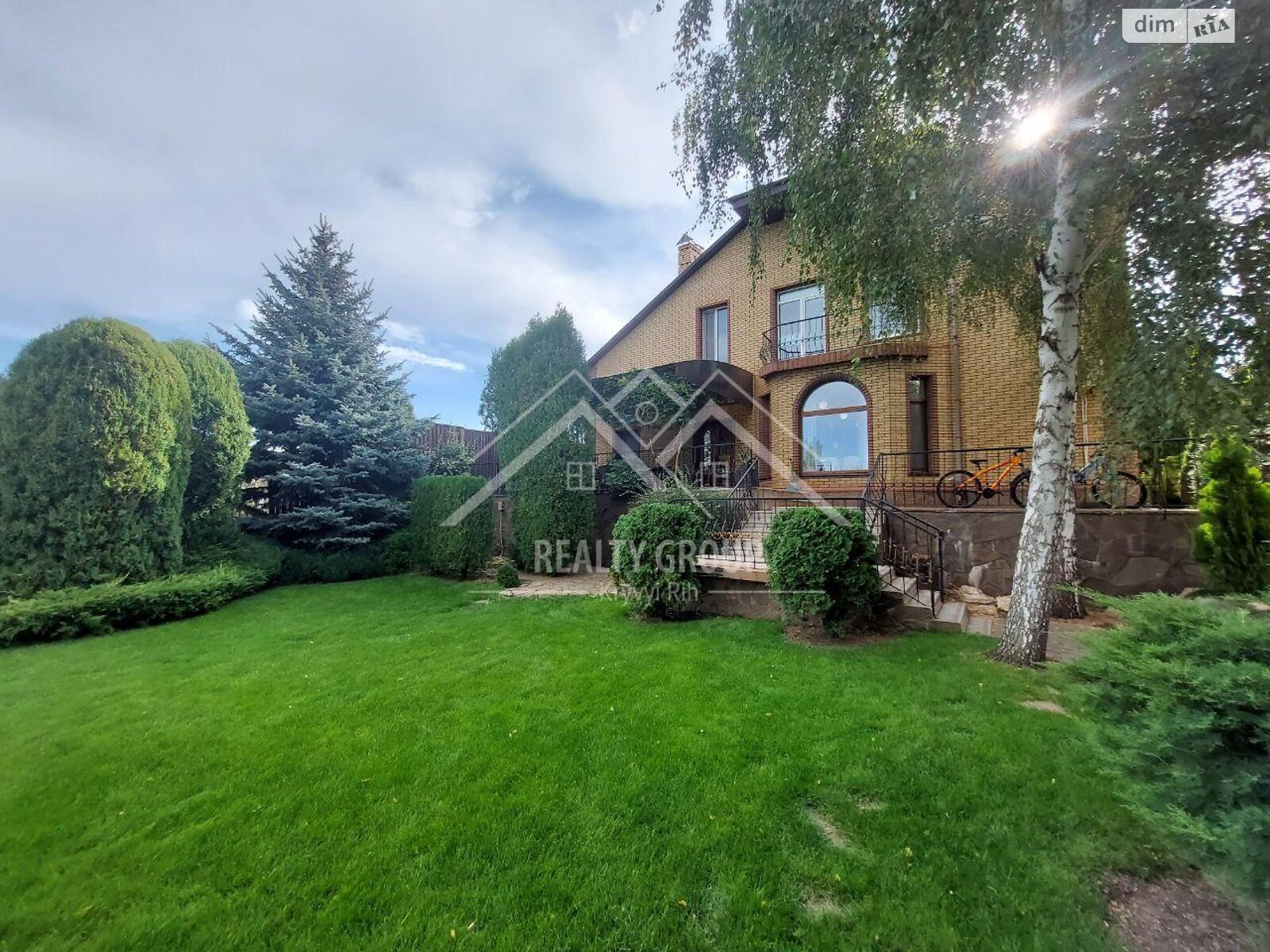 двоповерховий будинок з верандою, 259.3 кв. м, цегла. Продаж в Кривому Розі, район Центрально-Міський фото 1 двоповерховий будинок з верандою, 259.3 кв. м, цегла. Продаж в Кривому Розі, район Центрально-Міський фото 1