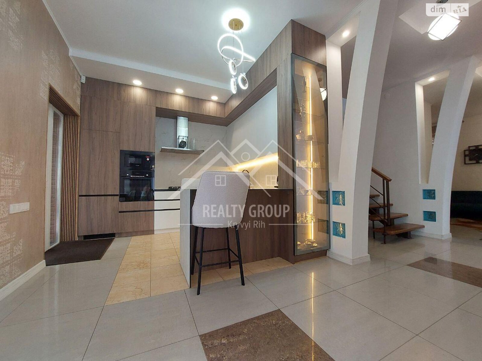 двоповерховий будинок з верандою, 259.3 кв. м, цегла. Продаж в Кривому Розі, район Центрально-Міський фото 1 двоповерховий будинок з верандою, 259.3 кв. м, цегла. Продаж в Кривому Розі, район Центрально-Міський фото 1