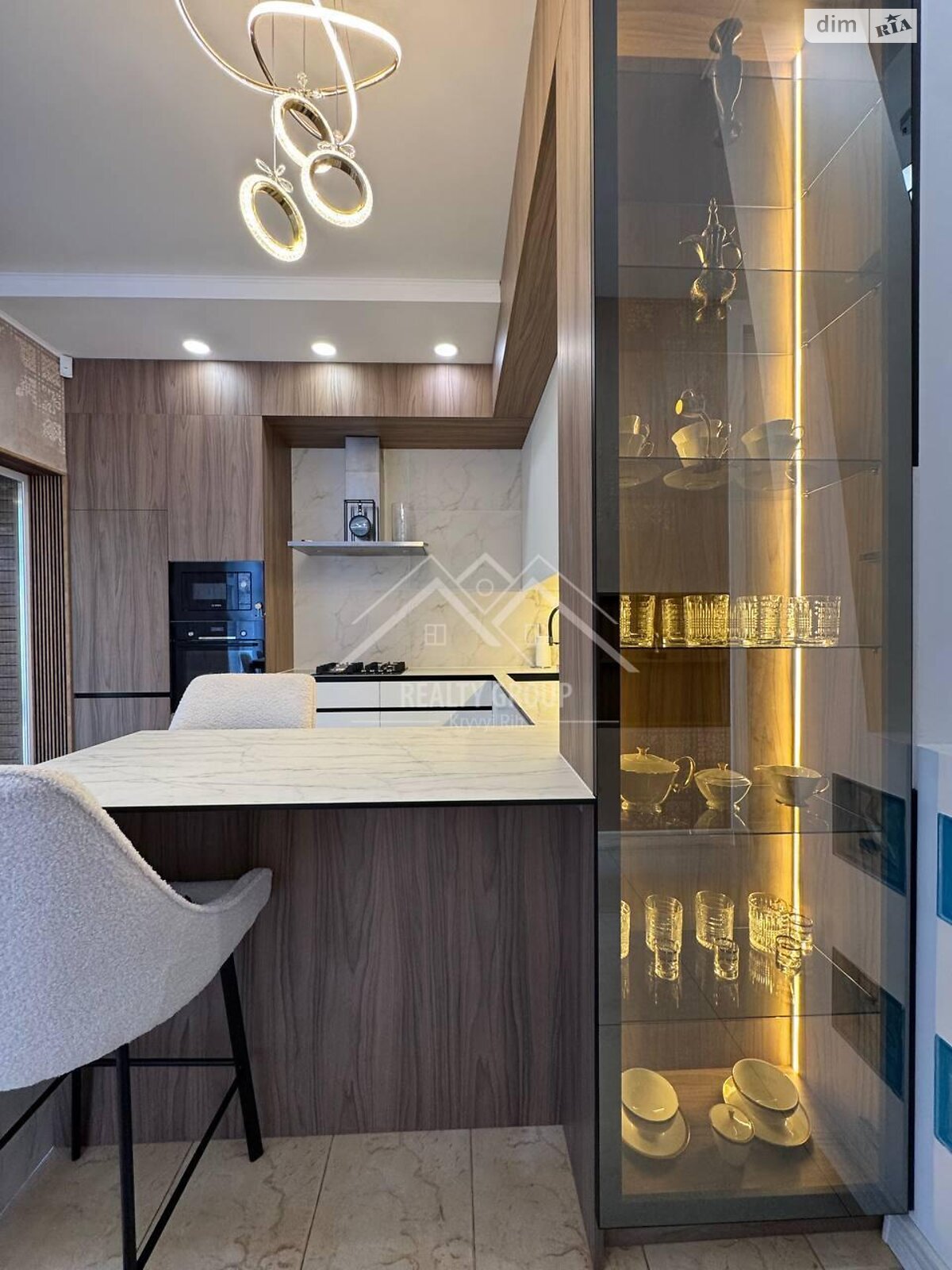 двоповерховий будинок з верандою, 259.3 кв. м, цегла. Продаж в Кривому Розі, район Центрально-Міський фото 1 двоповерховий будинок з верандою, 259.3 кв. м, цегла. Продаж в Кривому Розі, район Центрально-Міський фото 1