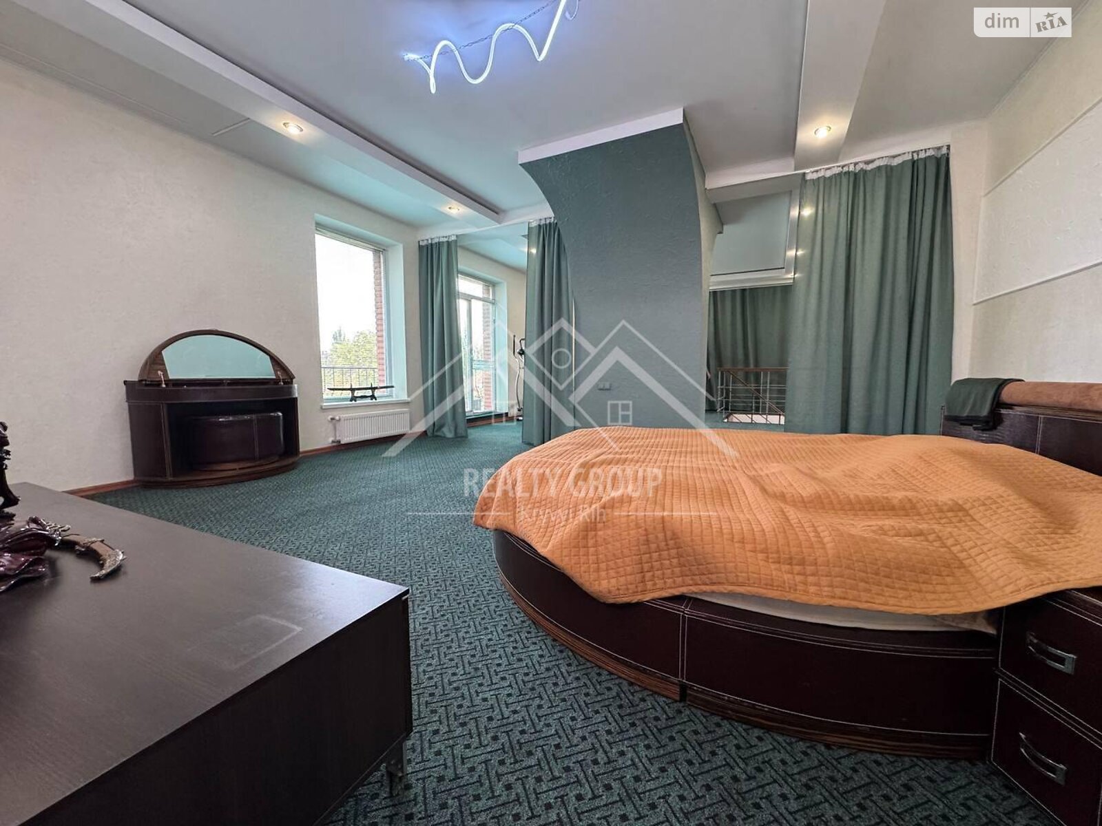 двоповерховий будинок з верандою, 259.3 кв. м, цегла. Продаж в Кривому Розі, район Центрально-Міський фото 1 двоповерховий будинок з верандою, 259.3 кв. м, цегла. Продаж в Кривому Розі, район Центрально-Міський фото 1