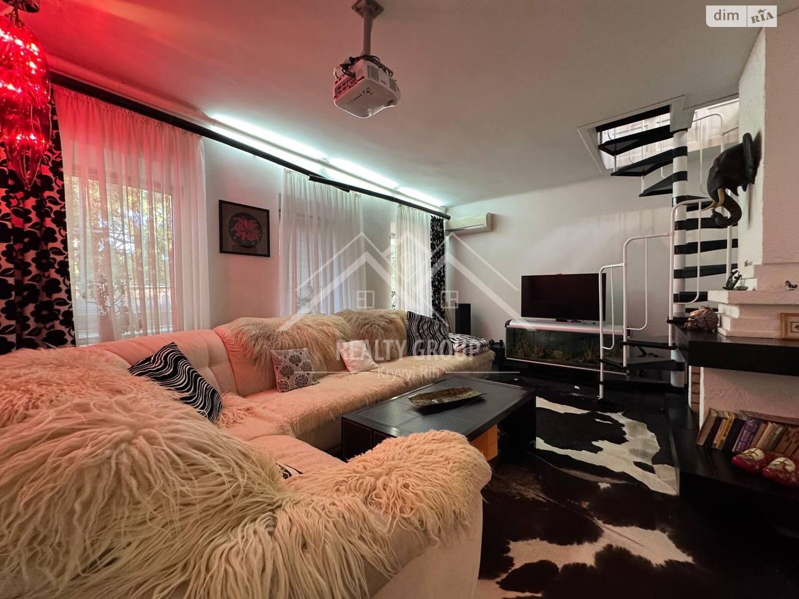 двухэтажный дом с верандой, 67.1 кв. м, кирпич. Продажа в Кривом Роге район Центрально-Городской фото 1 двухэтажный дом с верандой, 67.1 кв. м, кирпич. Продажа в Кривом Роге район Центрально-Городской фото 1