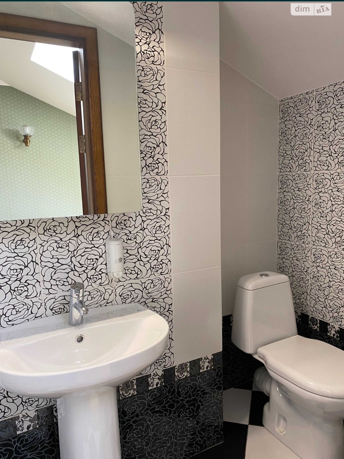 триповерховий будинок, 270 кв. м, кирпич. Продаж в Кропивницькому, район Масляниківка фото 1 триповерховий будинок, 270 кв. м, кирпич. Продаж в Кропивницькому, район Масляниківка фото 1