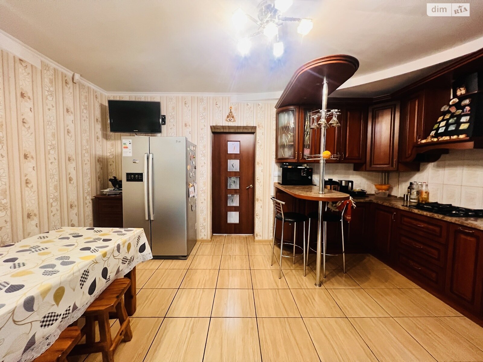 трехэтажный дом с балконом, 234.4 кв. м, кирпич. Продажа в Кропивницком район Новая Балашовка фото 1 трехэтажный дом с балконом, 234.4 кв. м, кирпич. Продажа в Кропивницком район Новая Балашовка фото 1