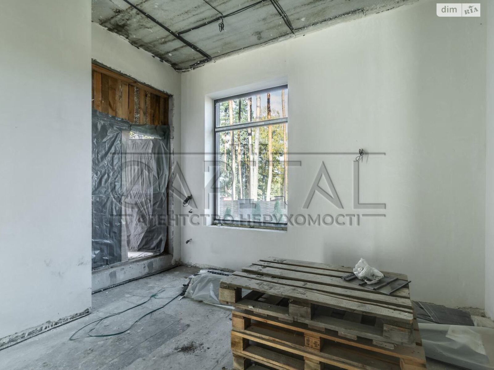 трехэтажный дом с гаражом, 450 кв. м, кирпич. Продажа в Круглику фото 1