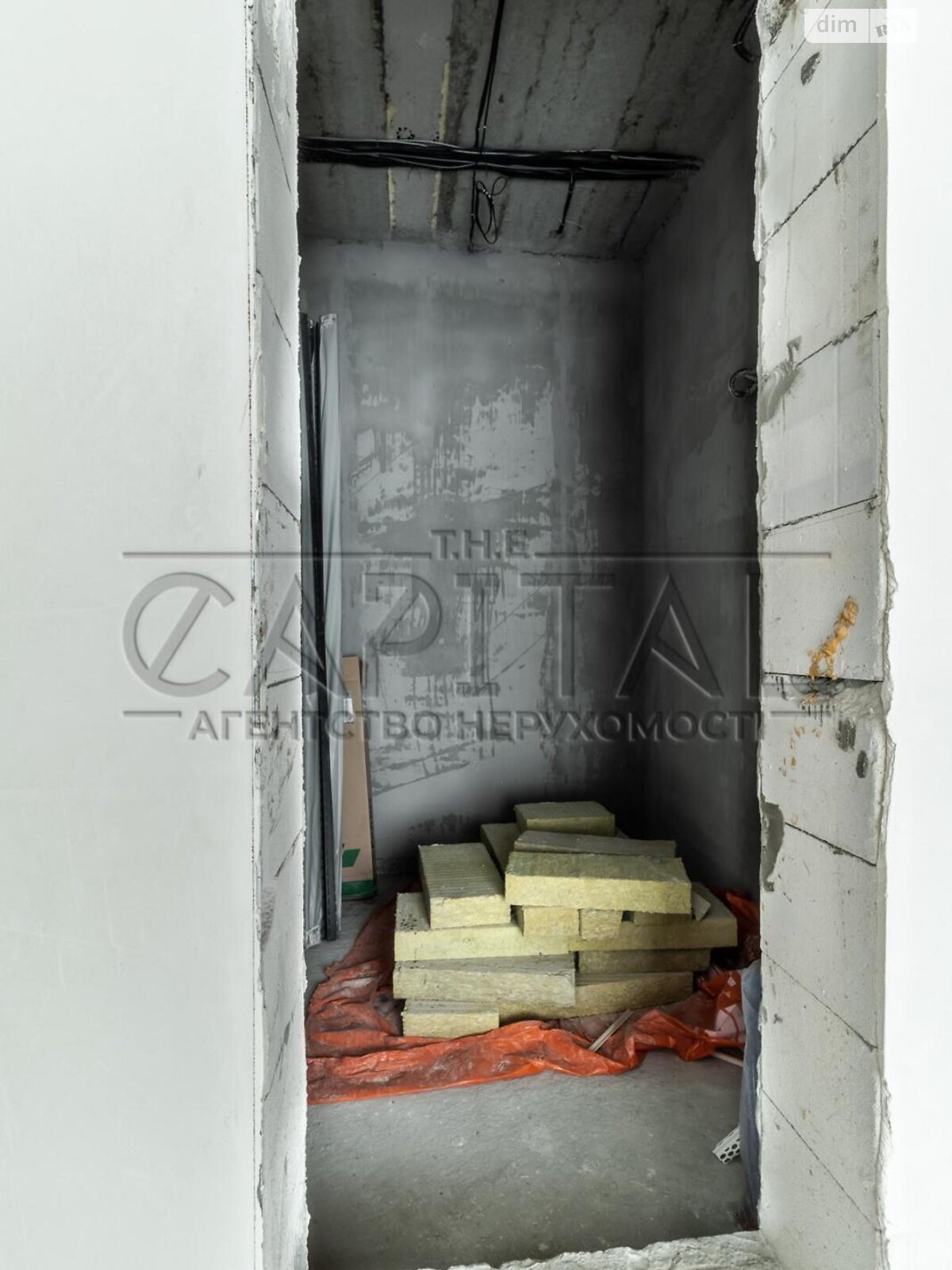 трехэтажный дом с гаражом, 450 кв. м, кирпич. Продажа в Круглику фото 1