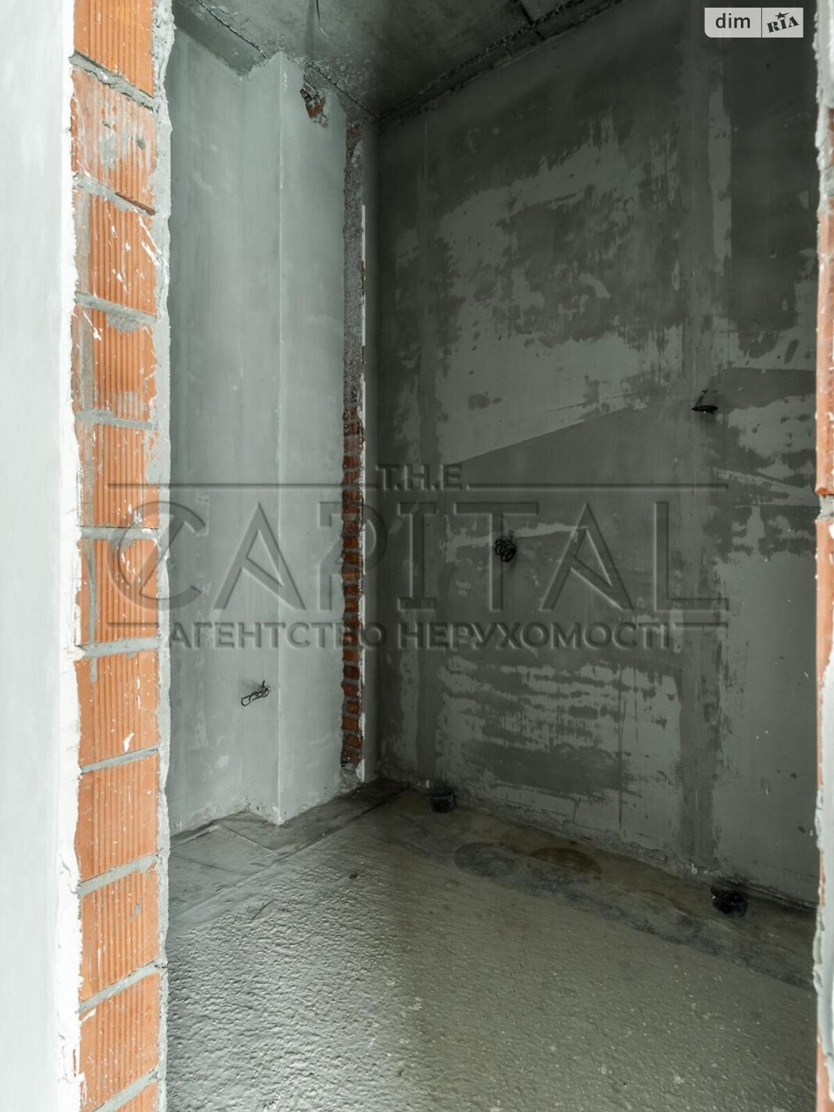 трехэтажный дом с гаражом, 450 кв. м, кирпич. Продажа в Круглику фото 1