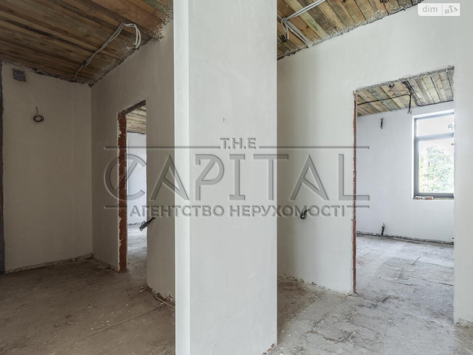 трехэтажный дом с гаражом, 450 кв. м, кирпич. Продажа в Круглику фото 1