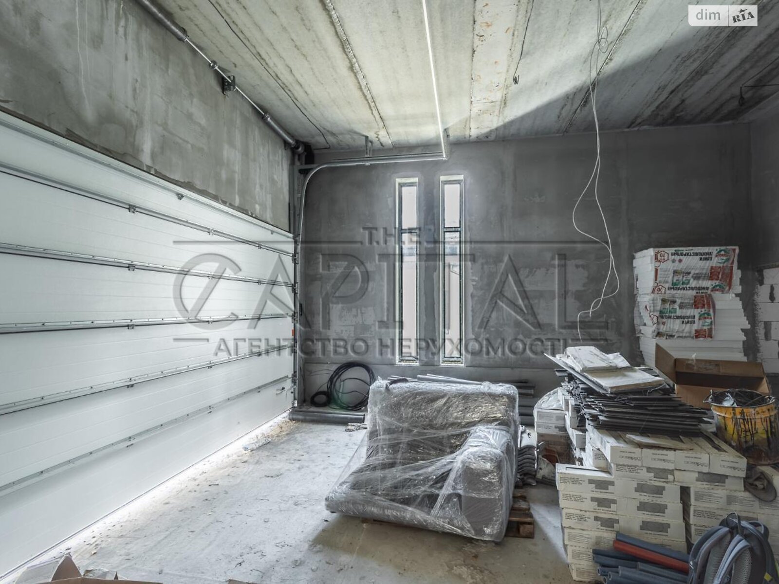 трехэтажный дом с гаражом, 450 кв. м, кирпич. Продажа в Круглику фото 1