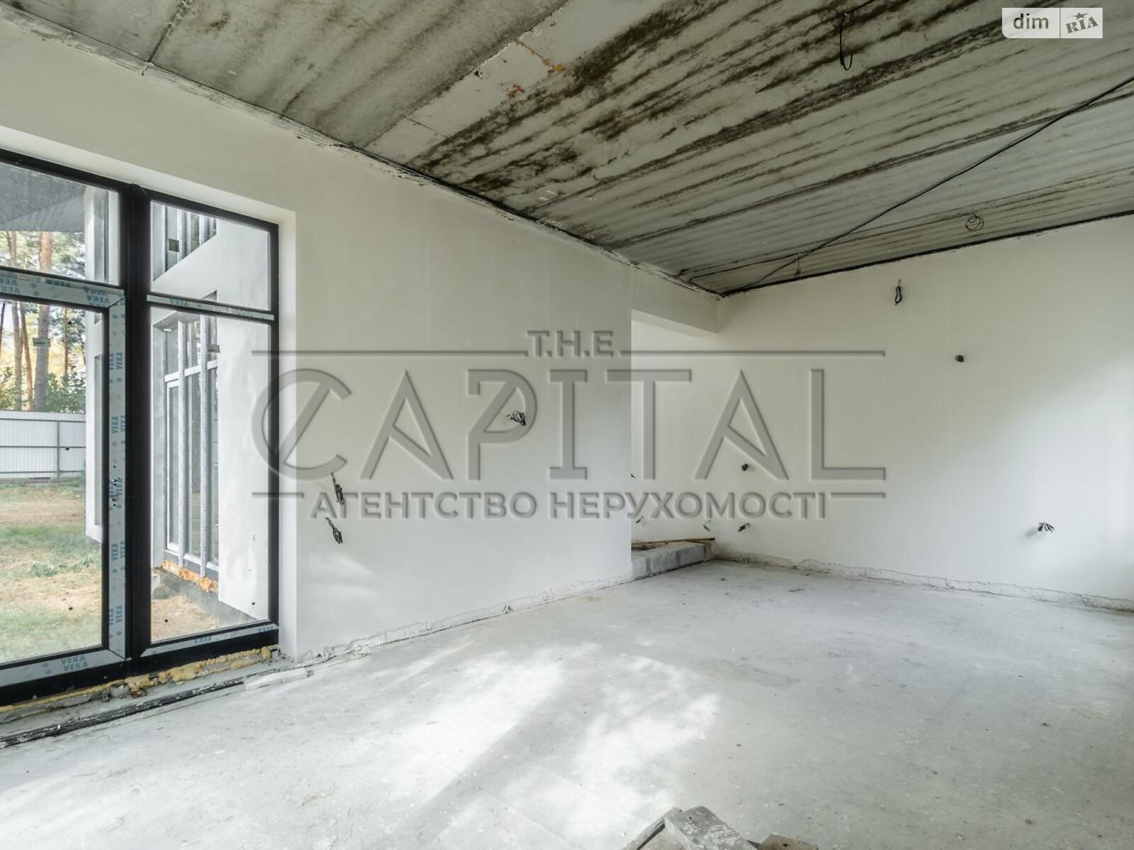 трехэтажный дом с гаражом, 450 кв. м, кирпич. Продажа в Круглику фото 1