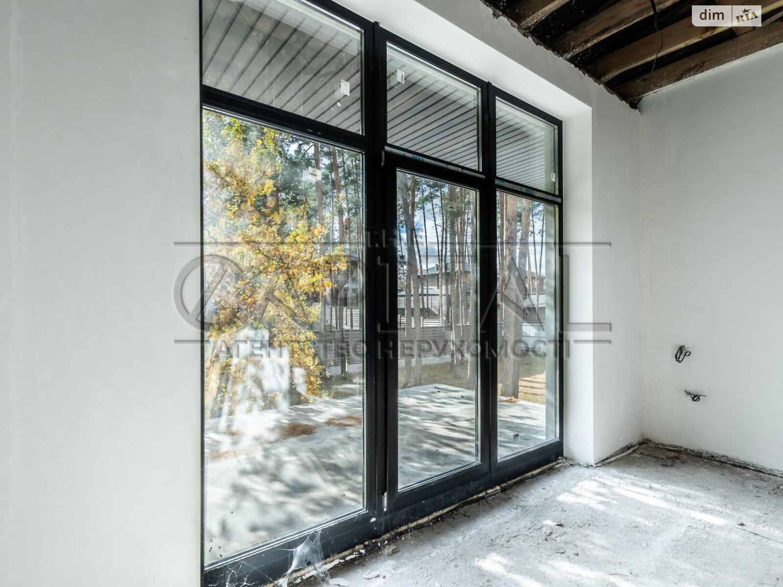 трехэтажный дом с гаражом, 450 кв. м, кирпич. Продажа в Круглику фото 1