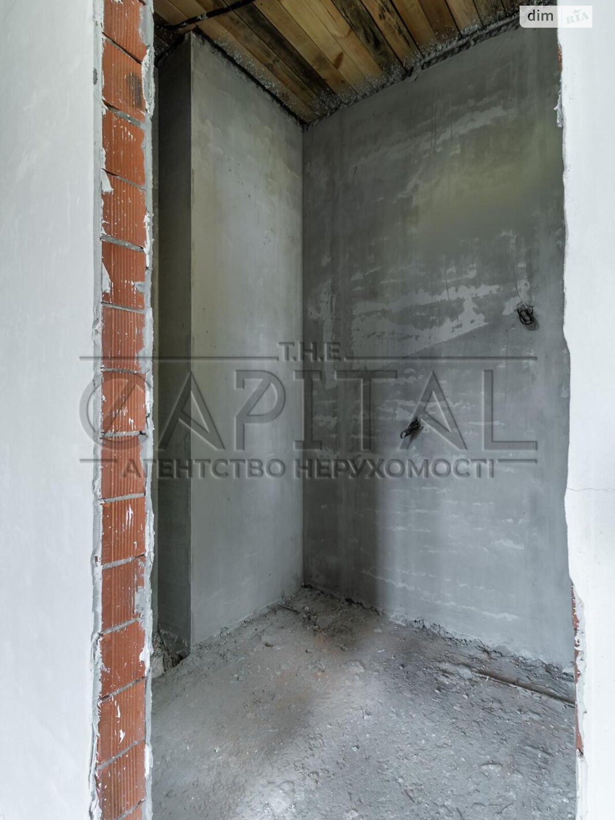 трехэтажный дом с гаражом, 450 кв. м, кирпич. Продажа в Круглику фото 1