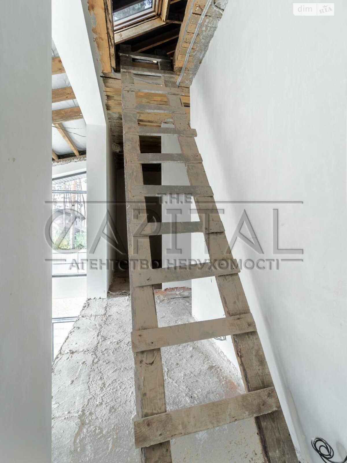 трехэтажный дом с гаражом, 450 кв. м, кирпич. Продажа в Круглику фото 1