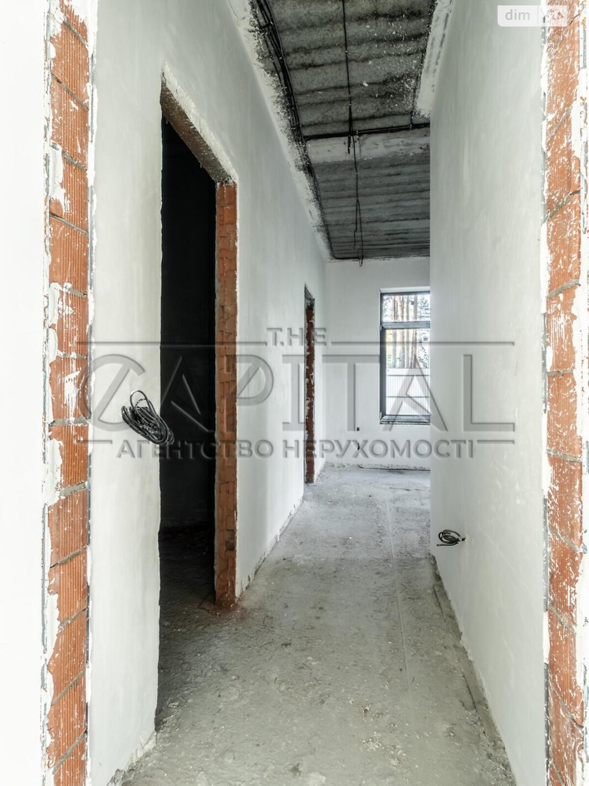 трехэтажный дом с гаражом, 450 кв. м, кирпич. Продажа в Круглику фото 1